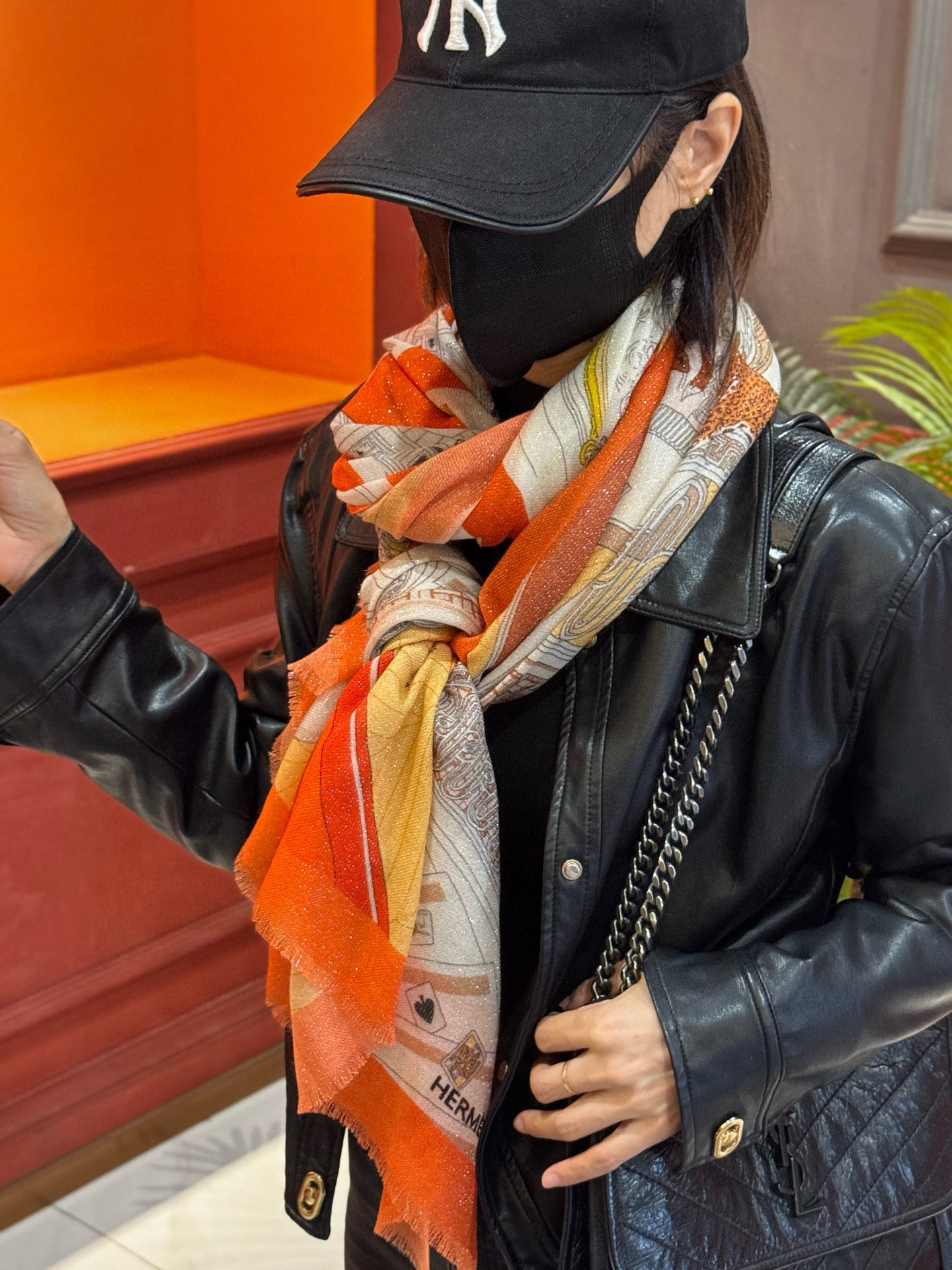 会发光发亮的围巾 爱马仕 专柜同步 买了都说好看羊绒印花‼️推荐💕顶级工艺超值‼️爱马仕专柜爆款🎁🎁羊绒