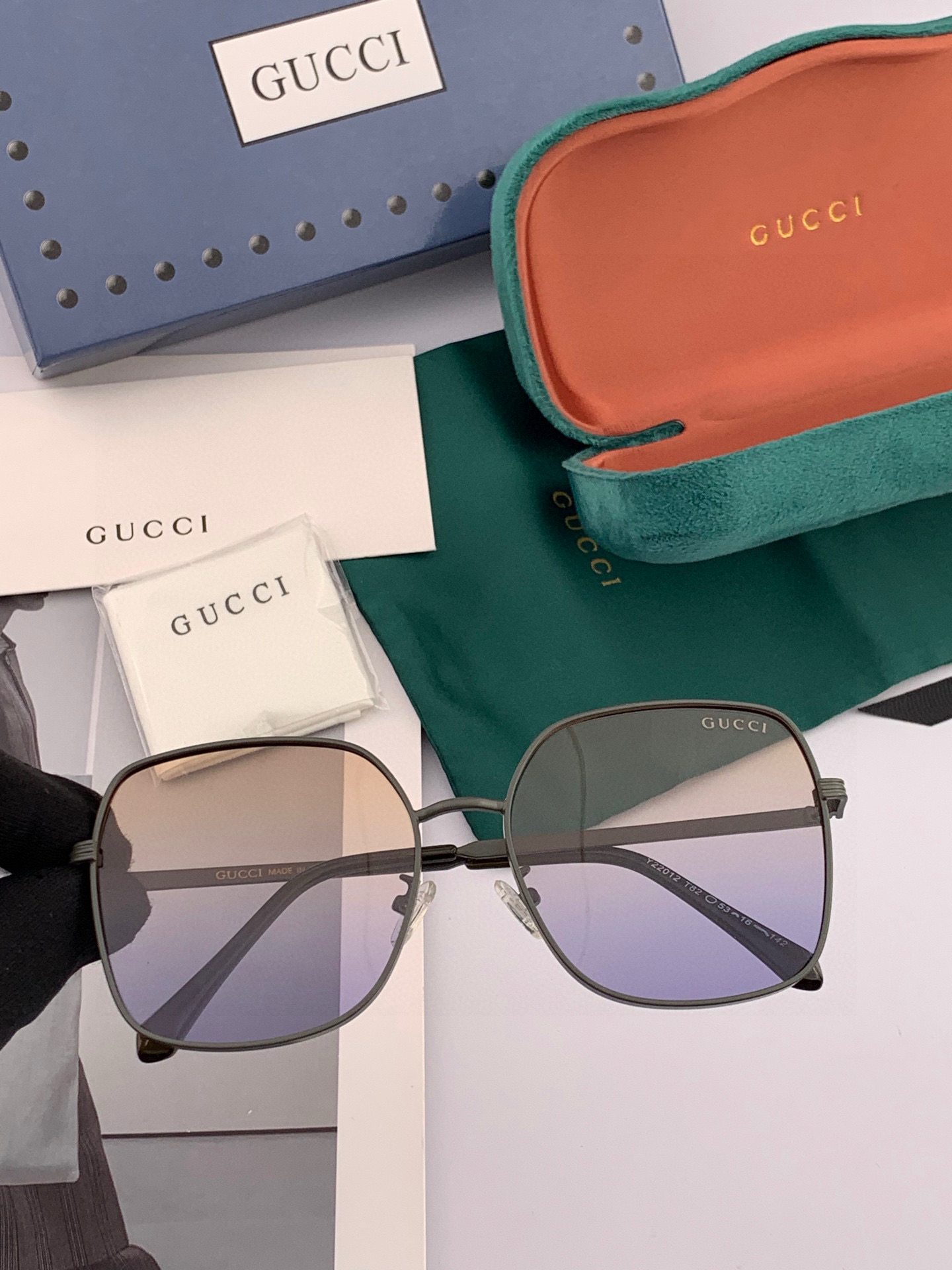 GUCCI 2025开春新款 最新款方框太阳镜 各路网红纷纷带起气场满分‼️ 俏皮甜美.上脸效果更佳.金