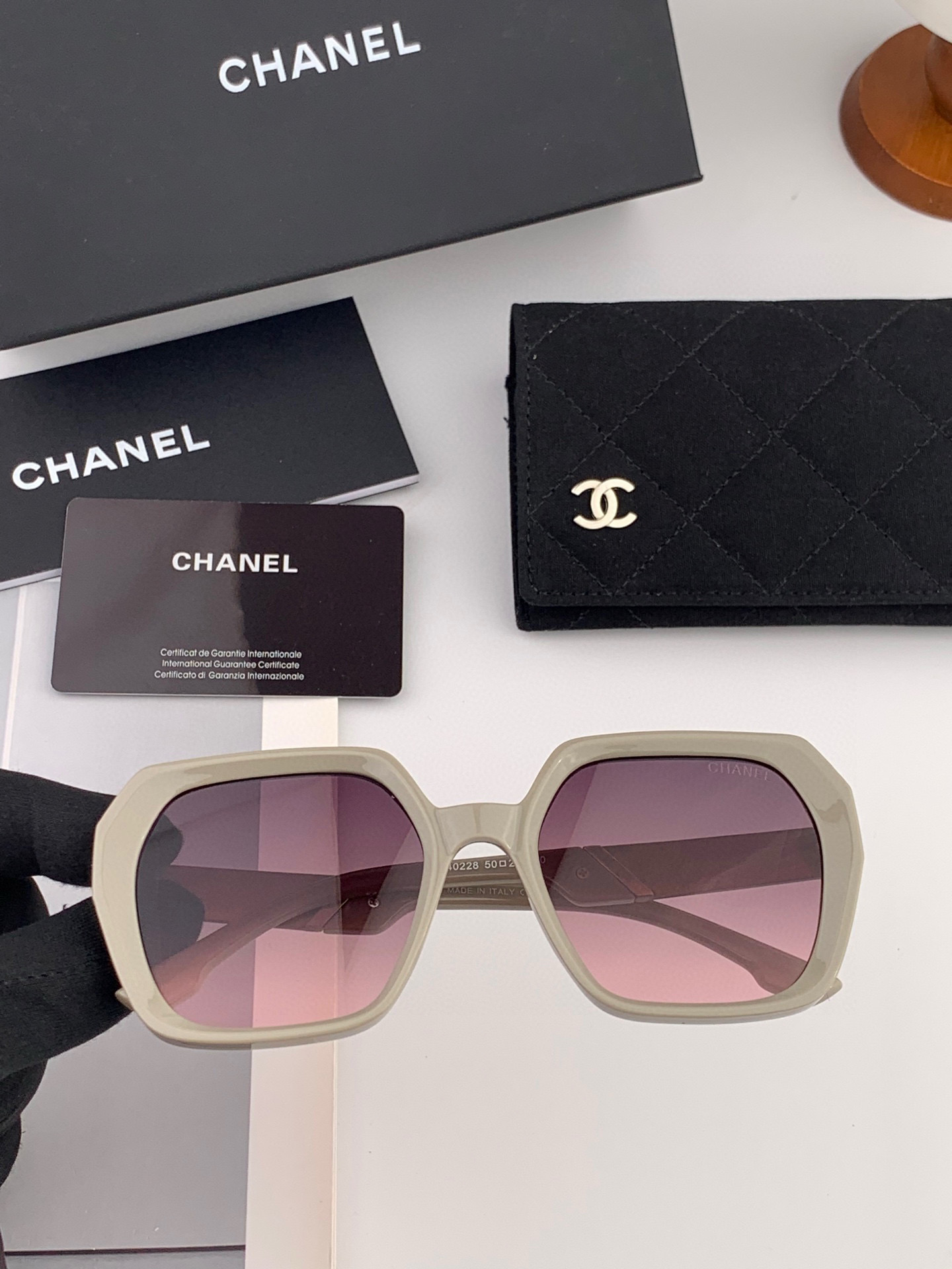 【CHANEL】香奈儿 2025新款潮流爆款 时尚方框太阳镜 佩戴舒适 网红潮款墨镜 女士高清加厚偏光太