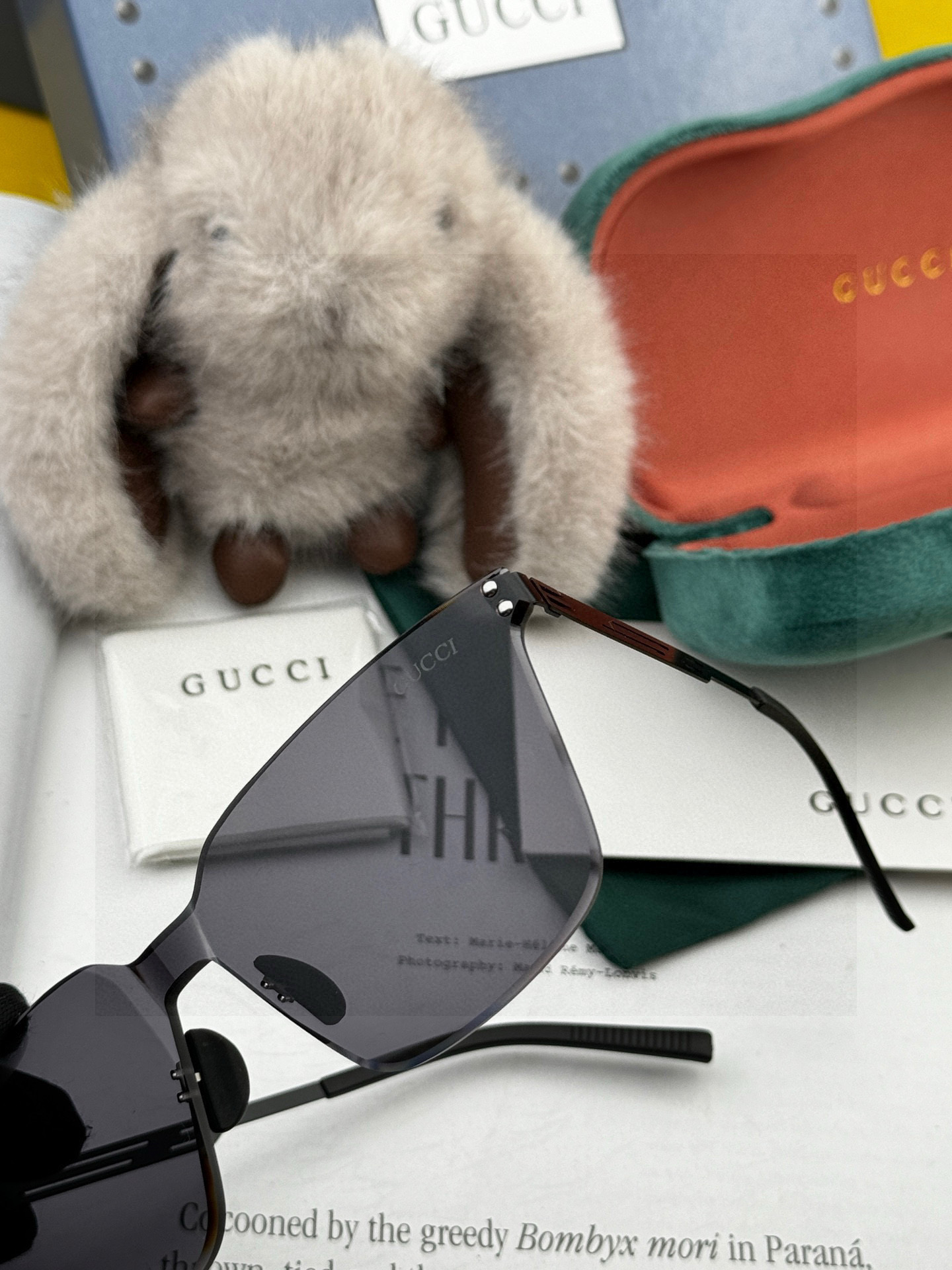 GUCC* 2025 新款男女情侣款太阳iP电镀永不褪色 卖点：超轻超有弹性整幅眼镜无螺丝重要的是压不坏