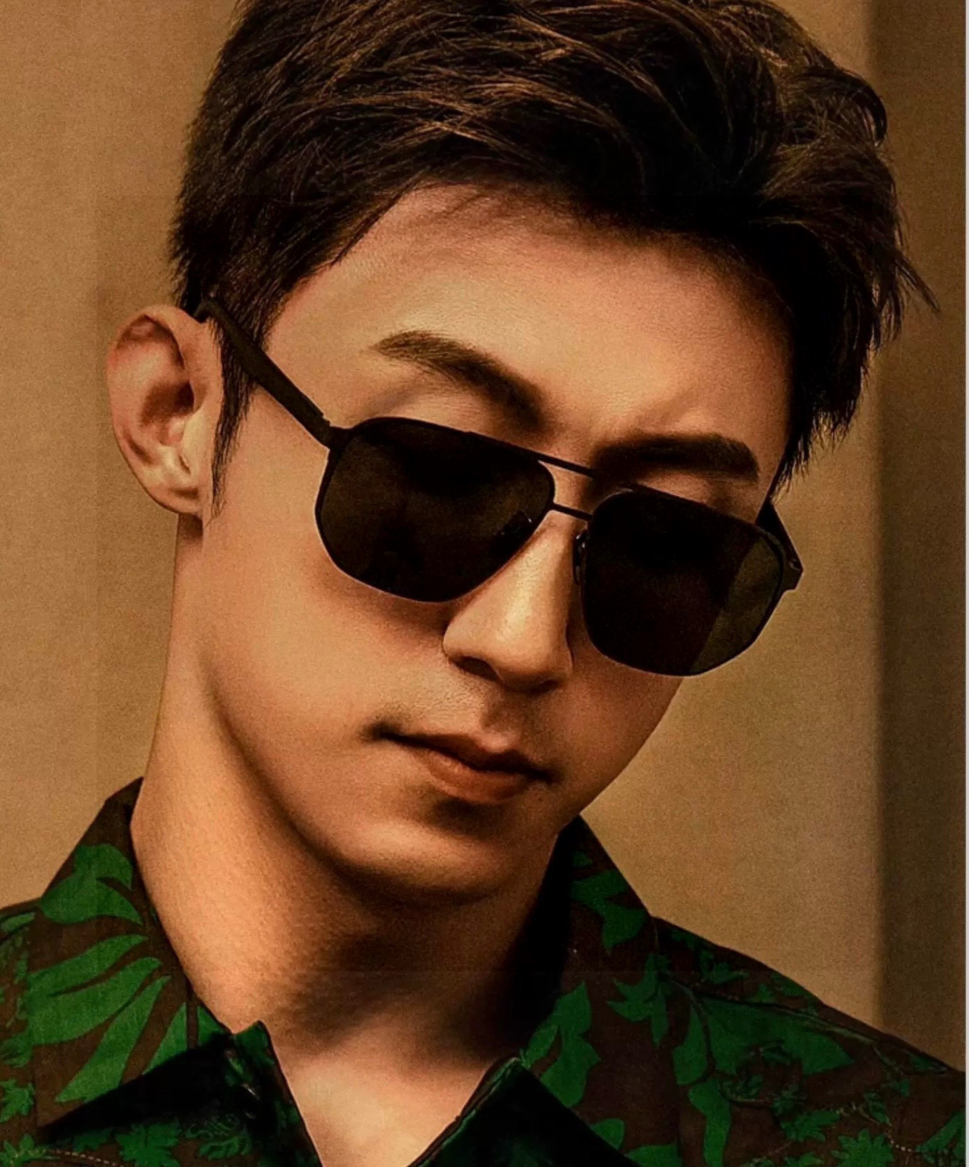 GUCCI 男款炫彩飞行员偏光太阳镜 ❤️材质：高清尼龙加厚卡槽高清偏光镜片 🌹无边框镜架💕颜👍型号：G