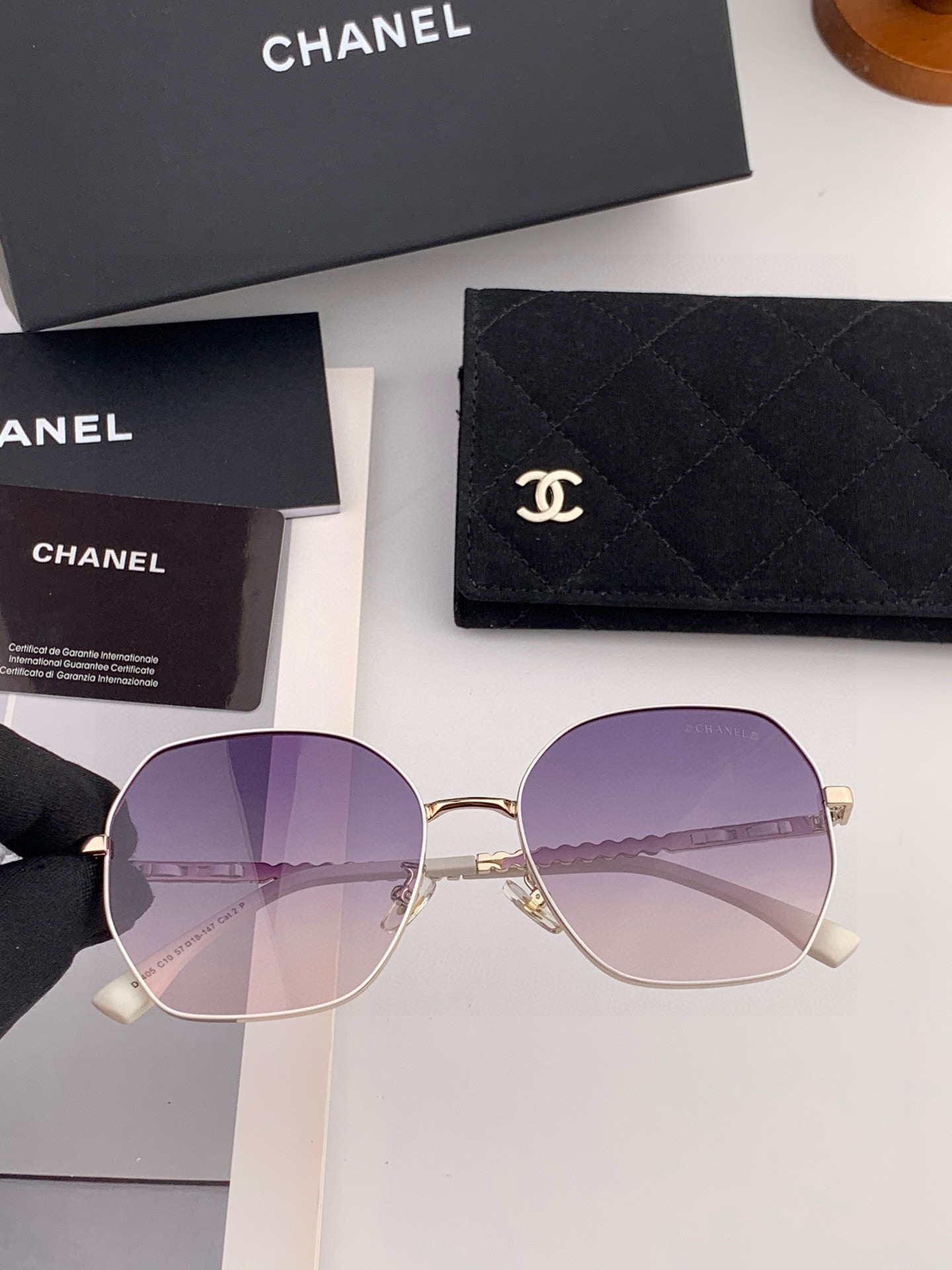 【CHANEL】香奈儿 新款尼龙偏光太眼镜，无框钻石 切边更有质感，大气女人范儿，大脸小脸都好看 ！型号