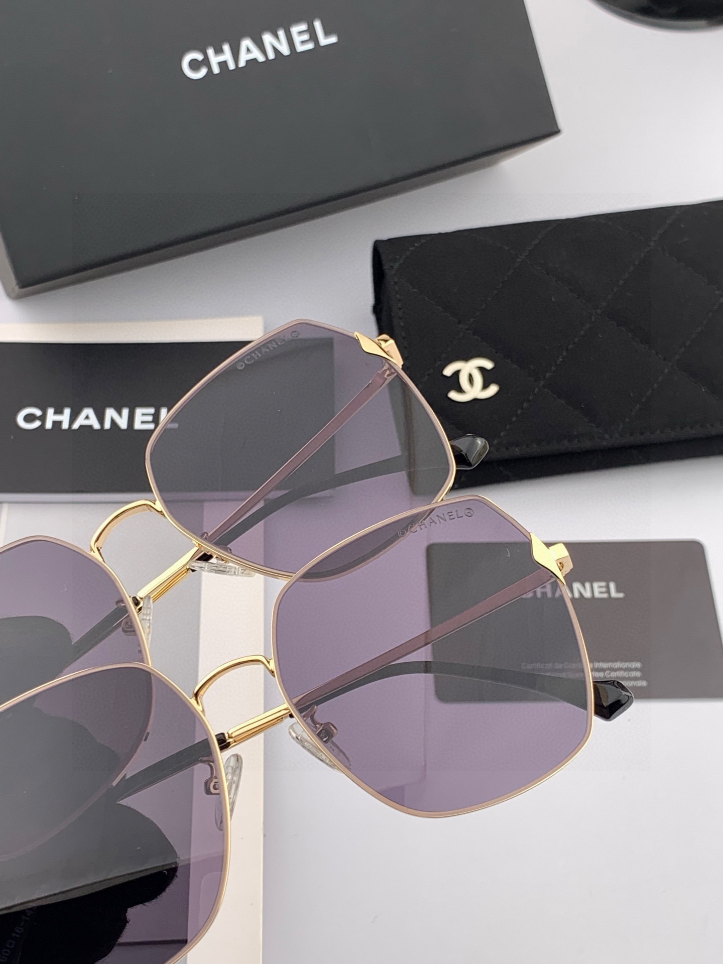 【CHANEL】香奈儿 新款尼龙偏光太眼镜，无框钻石 切边更有质感，大气女人范儿，大脸小脸都好看 ！型号