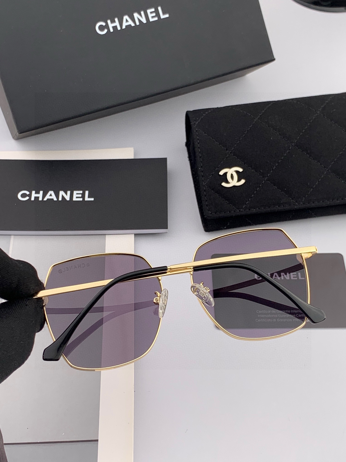 【CHANEL】香奈儿 新款尼龙偏光太眼镜，无框钻石 切边更有质感，大气女人范儿，大脸小脸都好看 ！型号