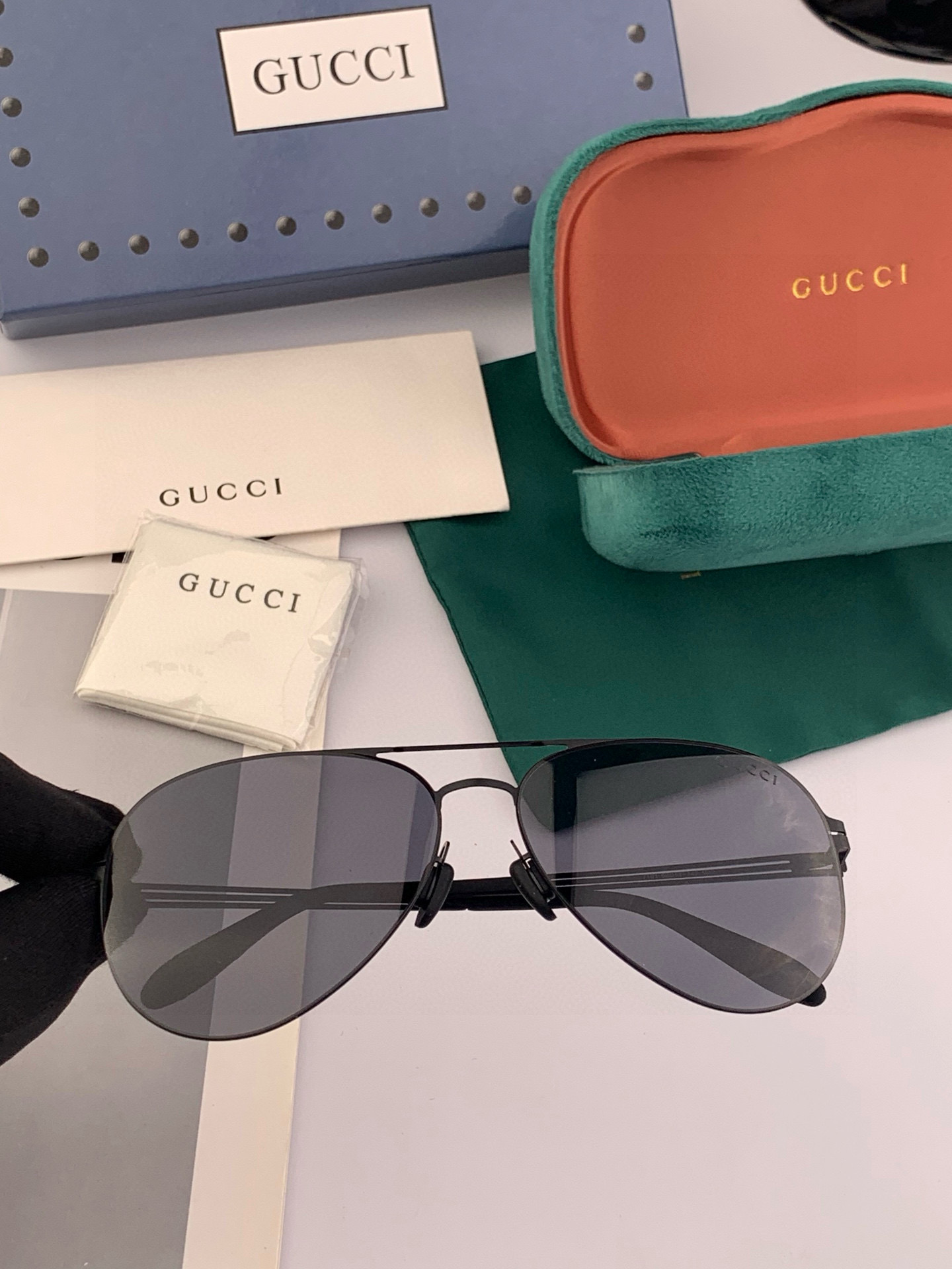 ♦️ GUCCI 2025新款男女情侣款太阳镜iP电镀永不褪色 超轻超有弹性整幅眼镜无螺丝重要的是压不坏