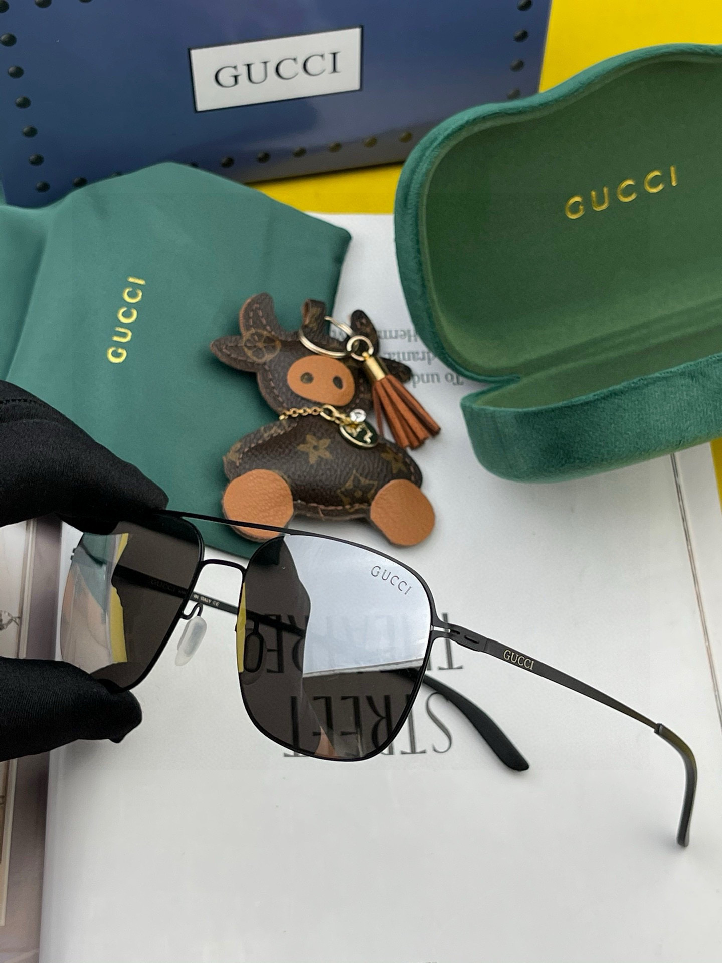 Gucci 2025春夏新款超轻无螺丝压不坏系列情侣款太阳镜高清尼龙镜片🦅完美品质，适合各种脸型，经典太