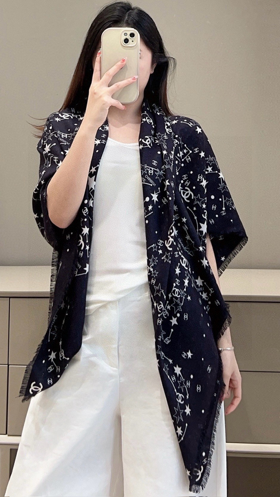 𝑪𝒉𝒂𝒏𝒆𝒍 • 25𝑪《星星物语》四季披肩黑色！Size：140x140cm 100%羊绒轻盈柔软，亲