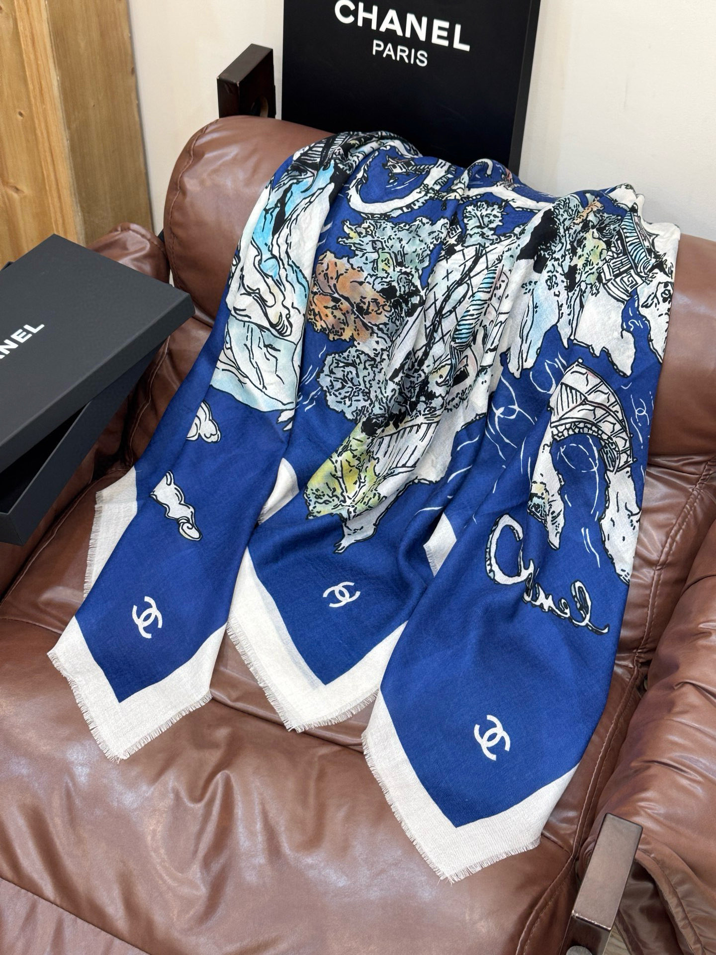 𝑪𝒉𝒂𝒏𝒆𝒍 • 25𝑪四季披肩！Size：140x140cm 100%羊绒轻盈柔软，亲肤舒适，四季皆宜