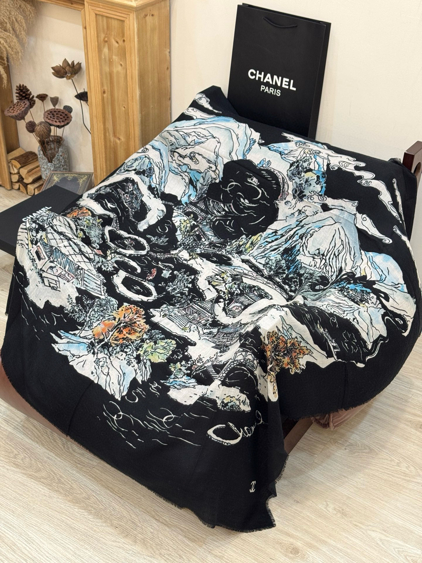 𝑪𝒉𝒂𝒏𝒆𝒍 • 25𝑪四季披肩！Size：140x140cm 100%羊绒轻盈柔软，亲肤舒适，四季皆宜