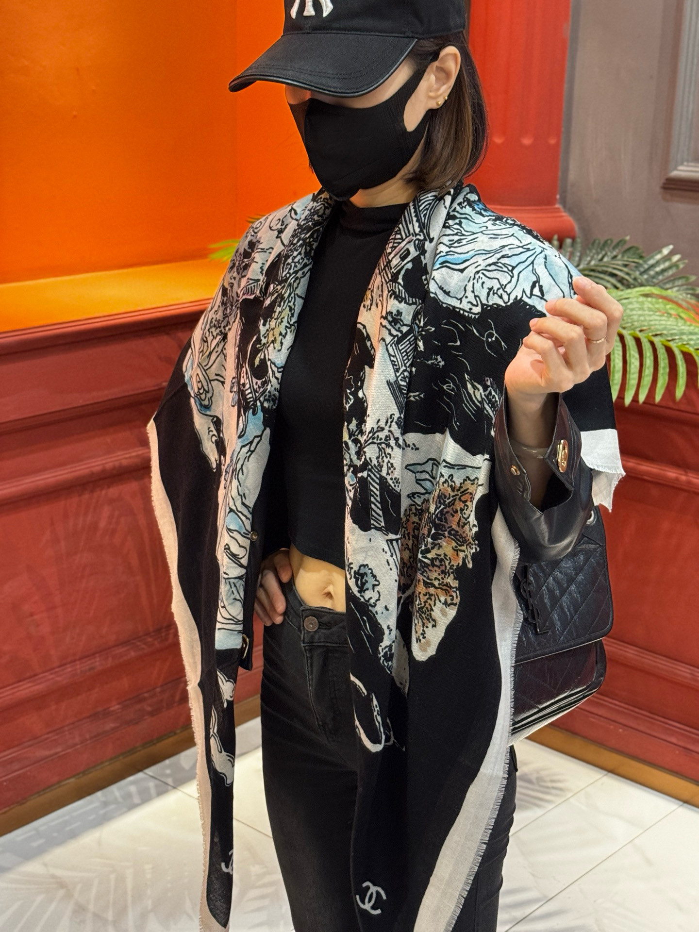 𝑪𝒉𝒂𝒏𝒆𝒍 • 25𝑪四季披肩！Size：140x140cm 100%羊绒轻盈柔软，亲肤舒适，四季皆宜