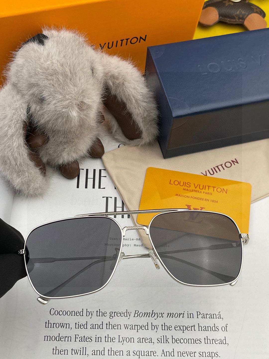 Lv 。 高品质男女款墨镜 👍 进口宝丽来偏光镜片 。蛤蟆镜 开车钓鱼都可 。百搭显瘦墨镜韩版男士飞行员