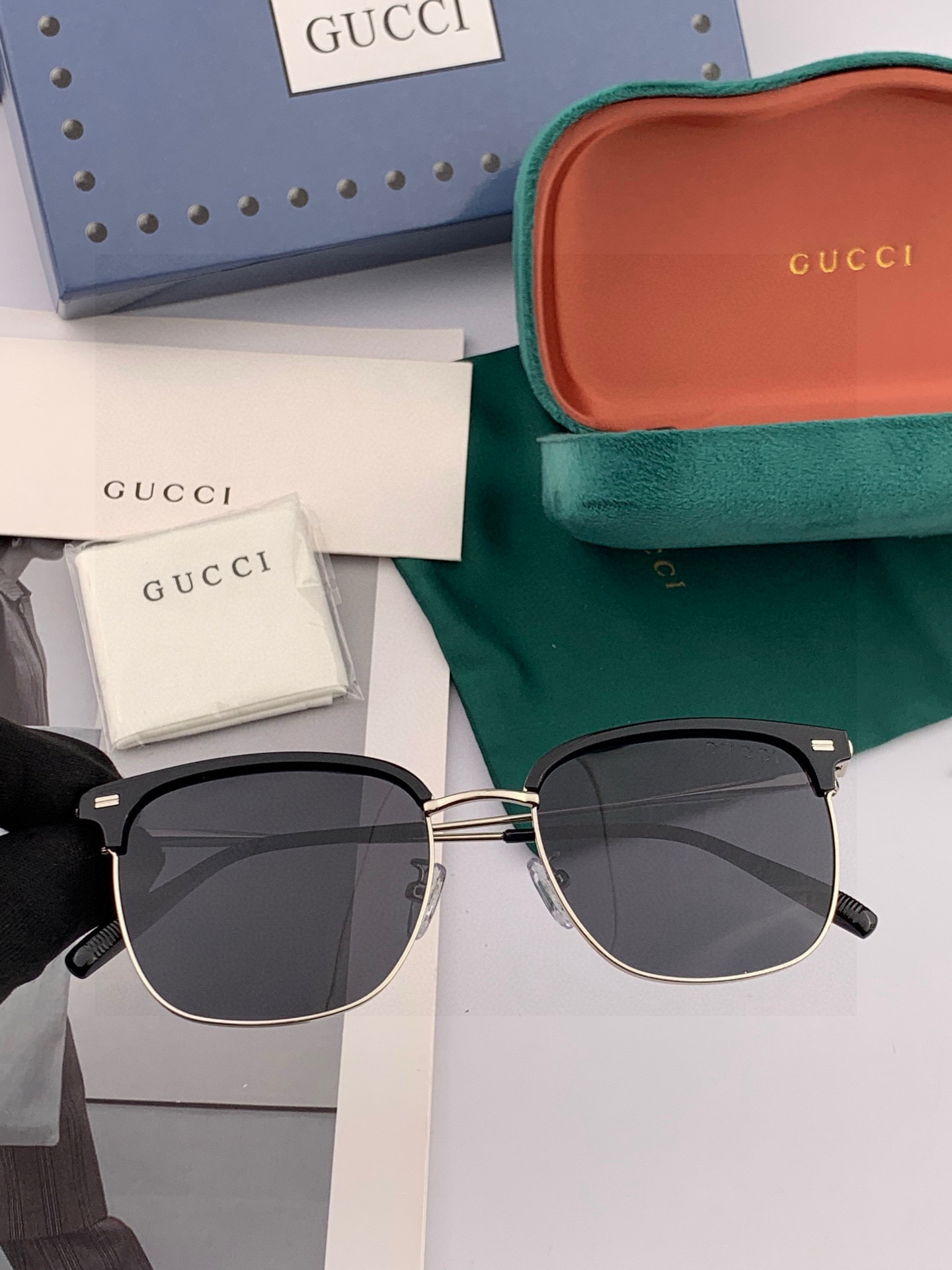 Gucci 。 高品质男女款墨镜 👍 进口宝丽来偏光镜片 。蛤蟆镜 开车钓鱼都可 。百搭显瘦墨镜韩版男士