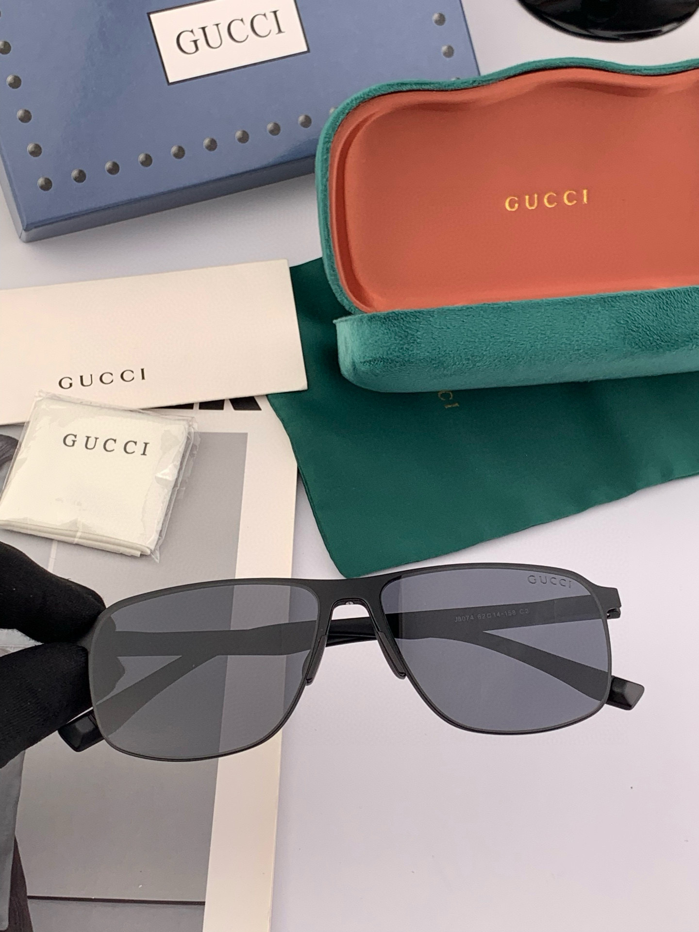 GUCCI 男款炫彩飞行员偏光太阳镜 ❤️材质：高清尼龙加厚卡槽高清偏光镜片 🌹无边框镜架💕颜👍型号：G