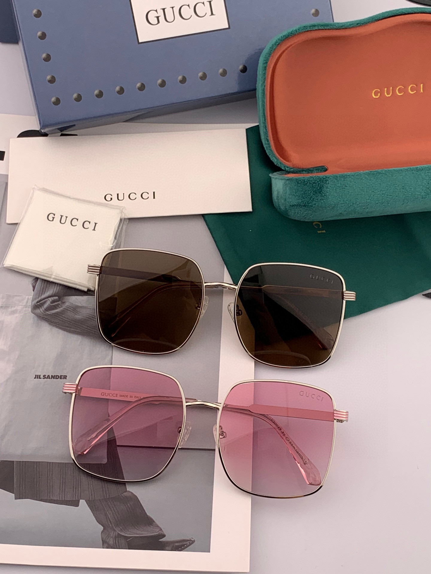 Gucci墨镜2025新款 。 方框设计再优雅的同时还能在视觉上修饰脸型，敲显脸小，不挑脸型 复古的马衔