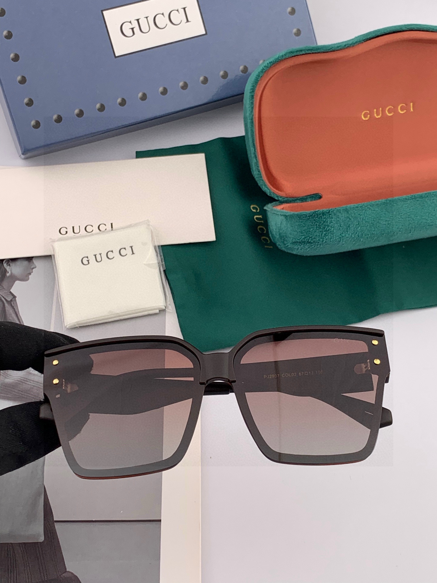 GUCCI 2025开春新款 最新款方框太阳镜 各路网红纷纷带起气场满分‼️ 俏皮甜美.上脸效果更佳.金