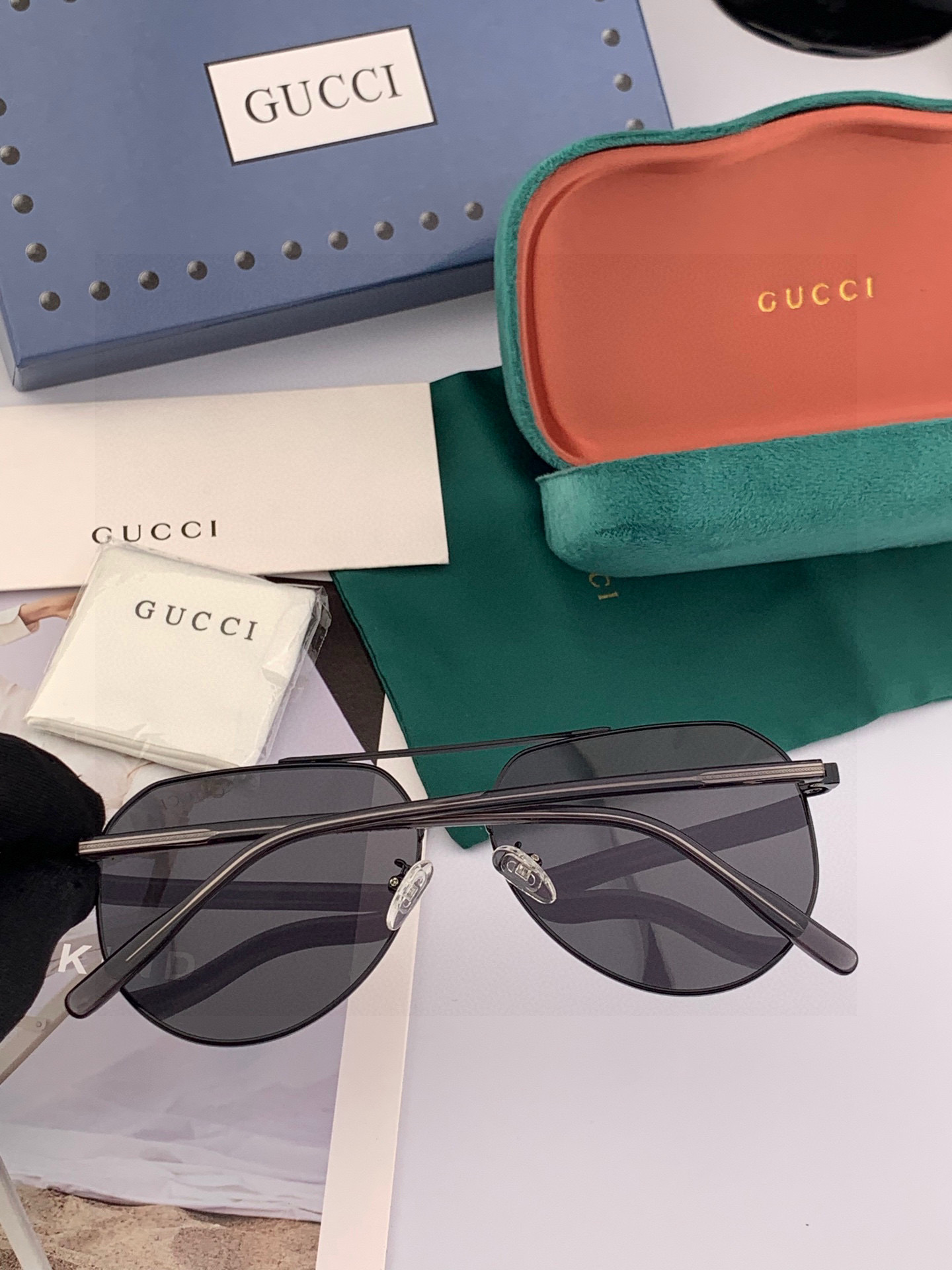 Gucci 。 高品质男女款墨镜 👍 进口宝丽来偏光镜片 。蛤蟆镜 开车钓鱼都可 。百搭显瘦墨镜韩版男士
