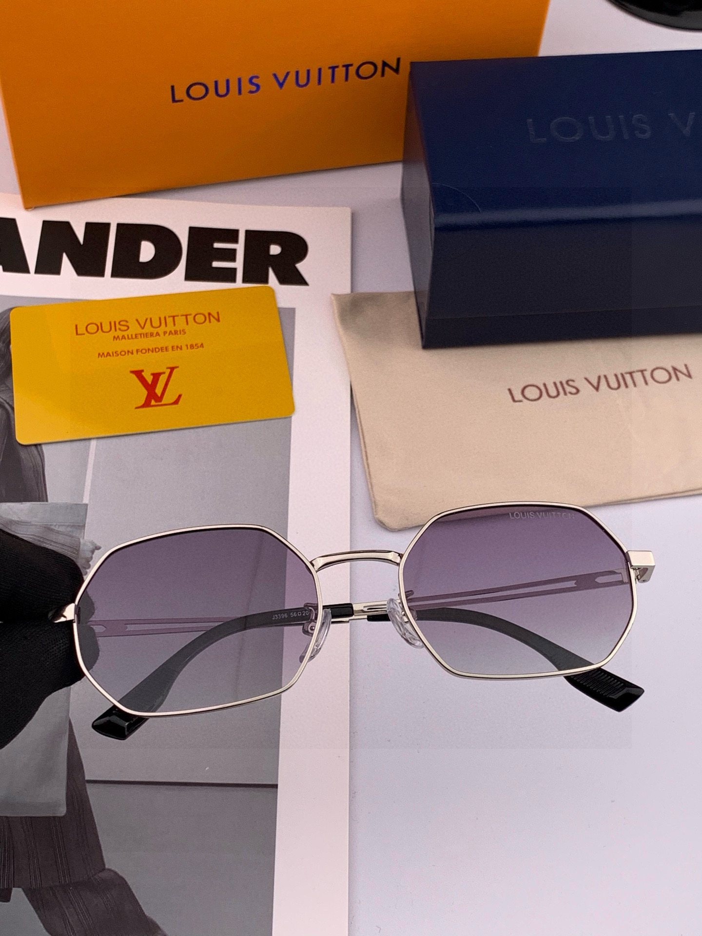 Lv 。 高品质男女款墨镜 👍 进口宝丽来偏光镜片 。蛤蟆镜 开车钓鱼都可 。百搭显瘦墨镜韩版男士飞行员