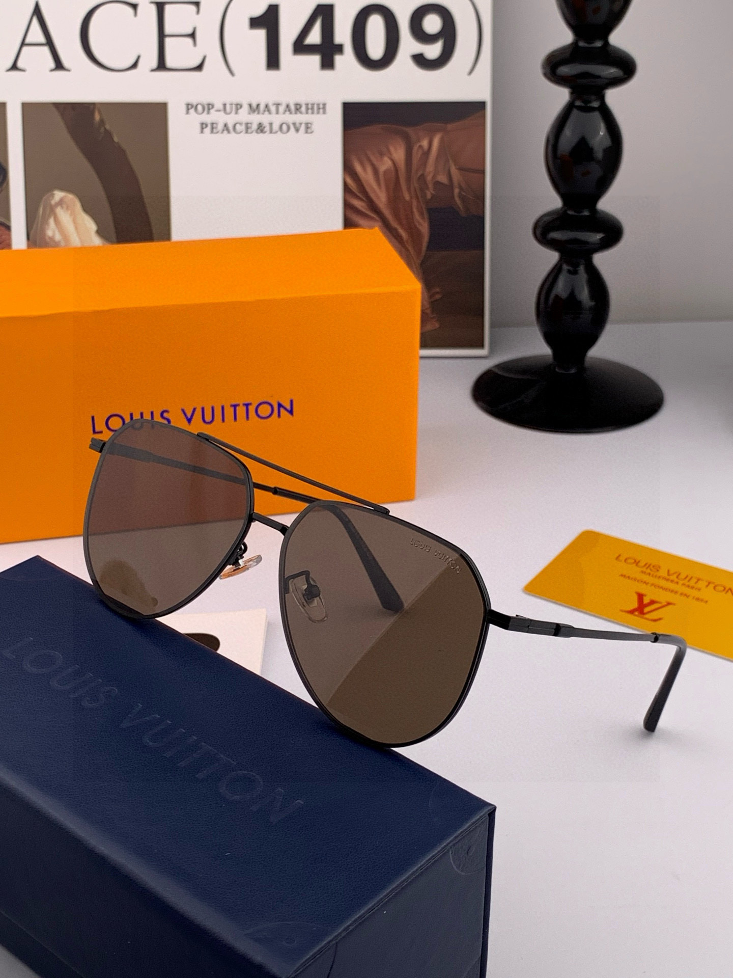 LV 男款炫彩飞行员偏光太阳镜 ❤️材质：高清尼龙加厚卡槽高清偏光镜片 🌹无边框镜架💕颜👍型号：L089