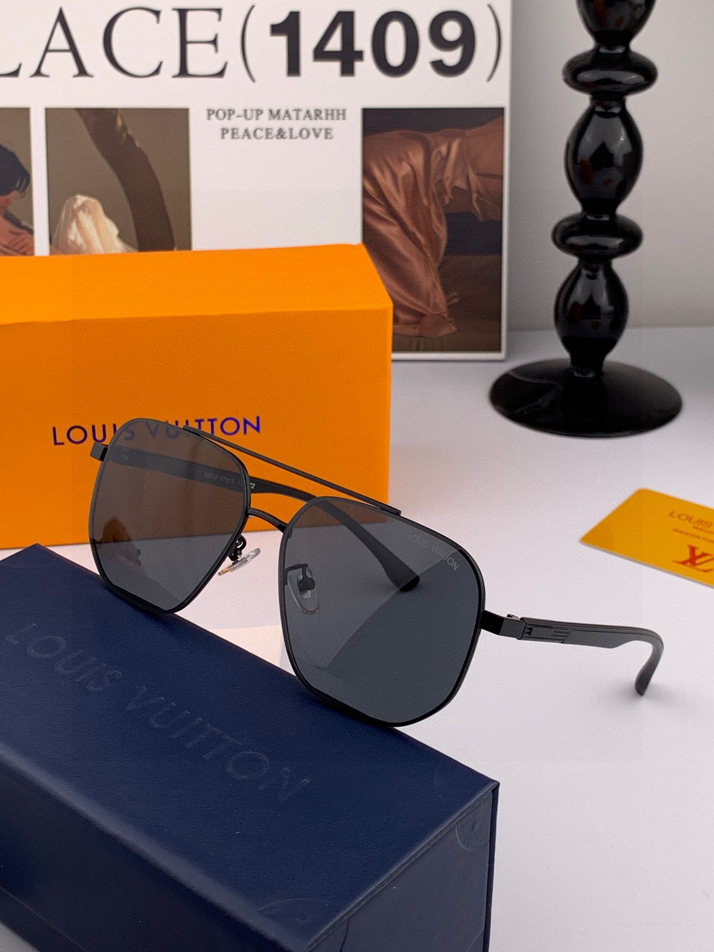 LV 男款炫彩飞行员偏光太阳镜 ❤️材质：高清尼龙加厚卡槽高清偏光镜片 🌹无边框镜架💕颜👍型号：L889