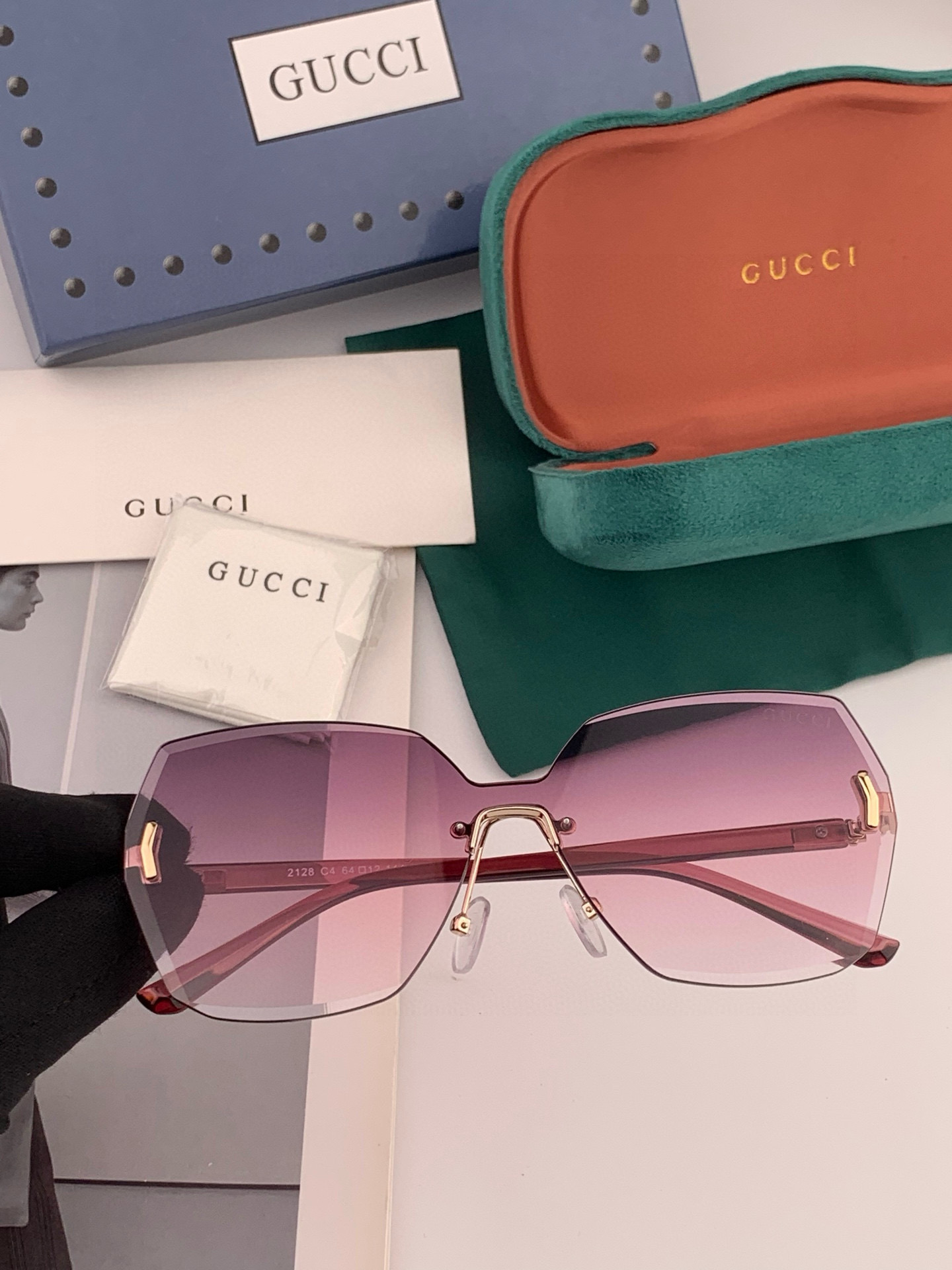 GUCCI 新款连体尼龙偏光太眼镜，无框钻石 切边更有质感，大气女人范儿，大脸小脸都好看 ！型号：G49