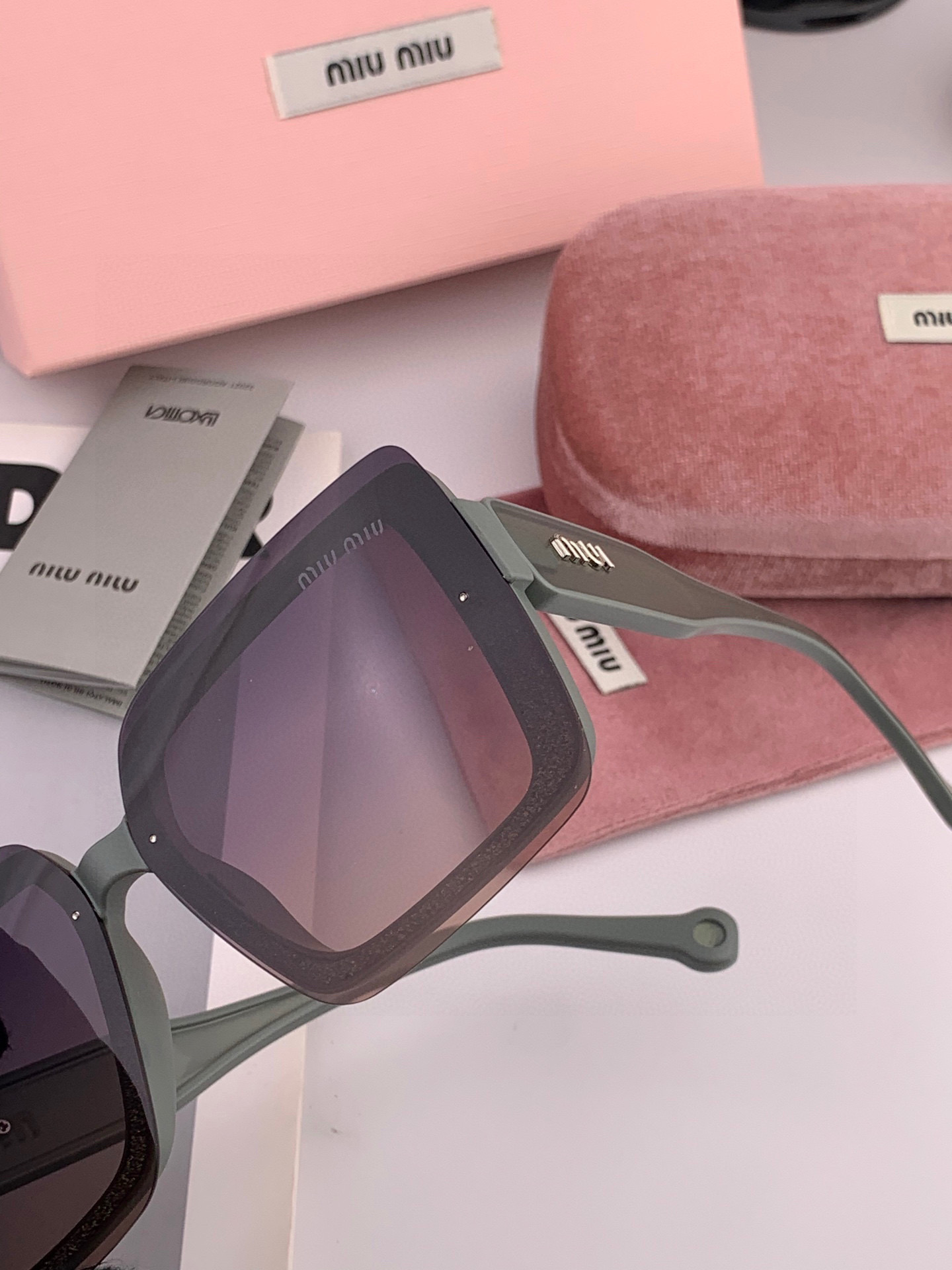 🔺 【缪缪 TR偏光太阳镜】2025开春新款 潮流爆款 时尚方框偏光太阳镜 高品质 佩戴舒适 网红潮款墨