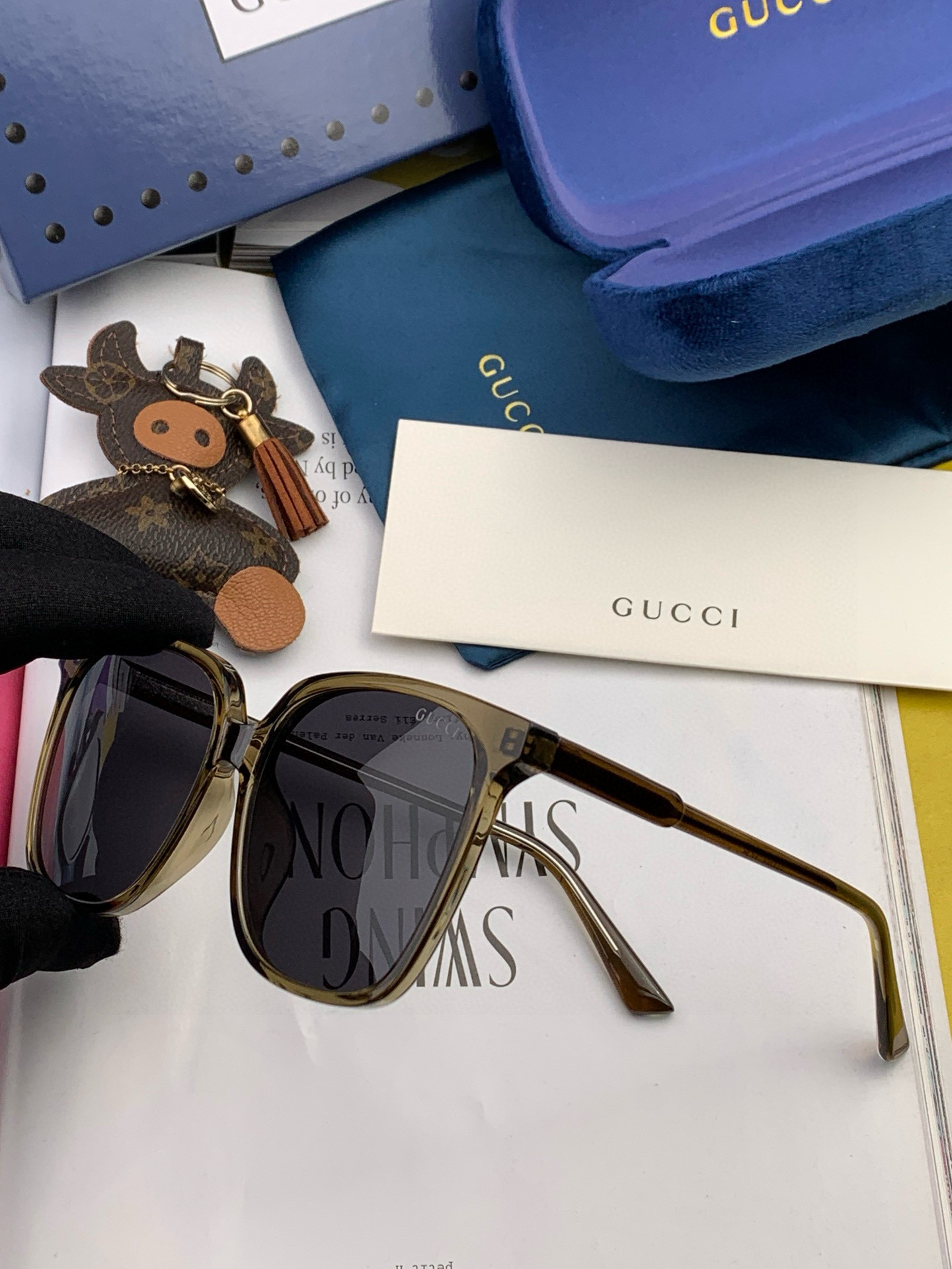 Gucci 情侣款 经典的方框设计，不挑脸型，无论搭配大衣还是连衣裙都非常显气质高清偏光镜片预防紫外线 