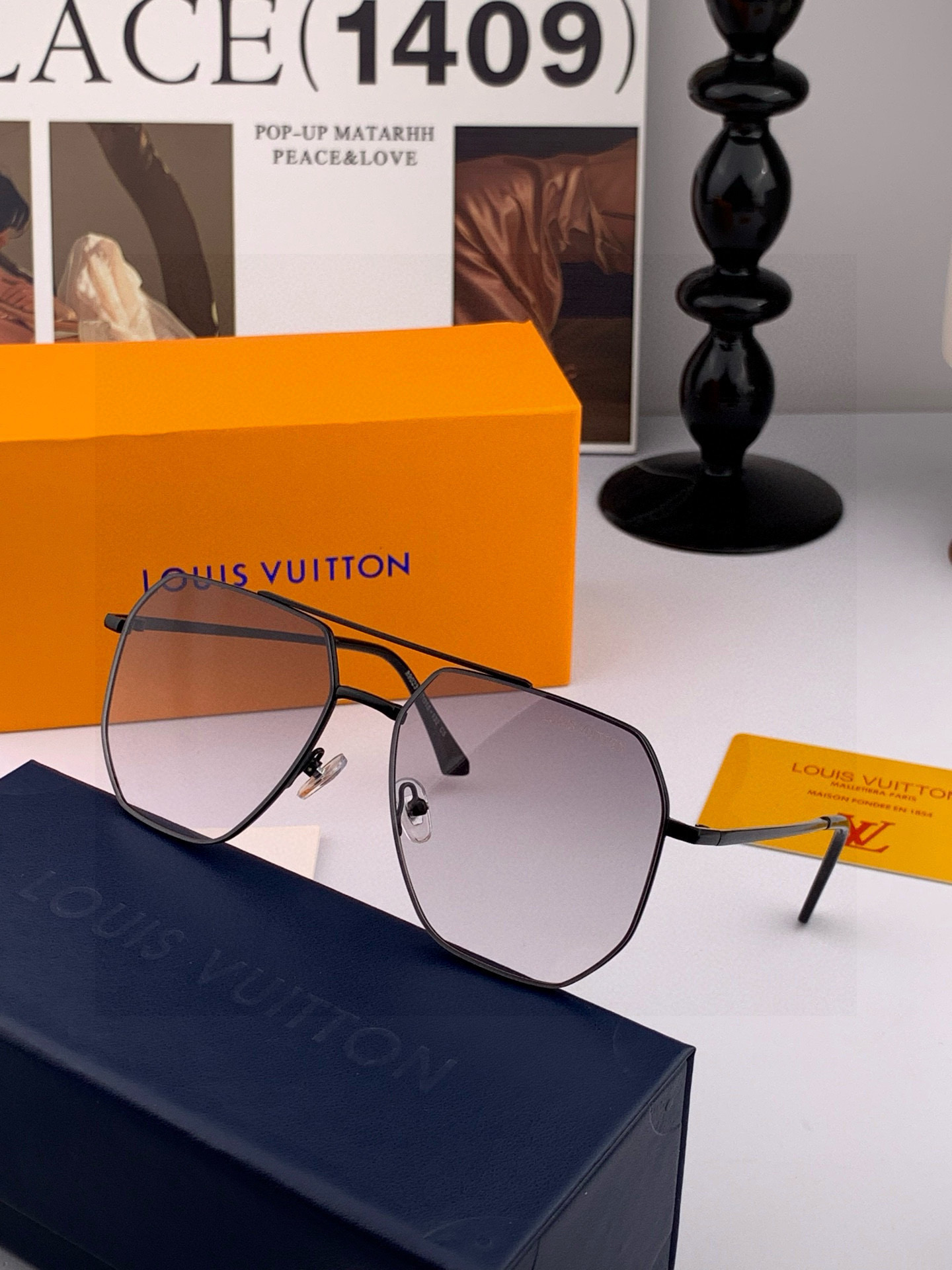 LV 男款炫彩飞行员偏光太阳镜 ❤️材质：高清尼龙加厚卡槽高清偏光镜片 🌹无边框镜架💕颜👍型号：L389