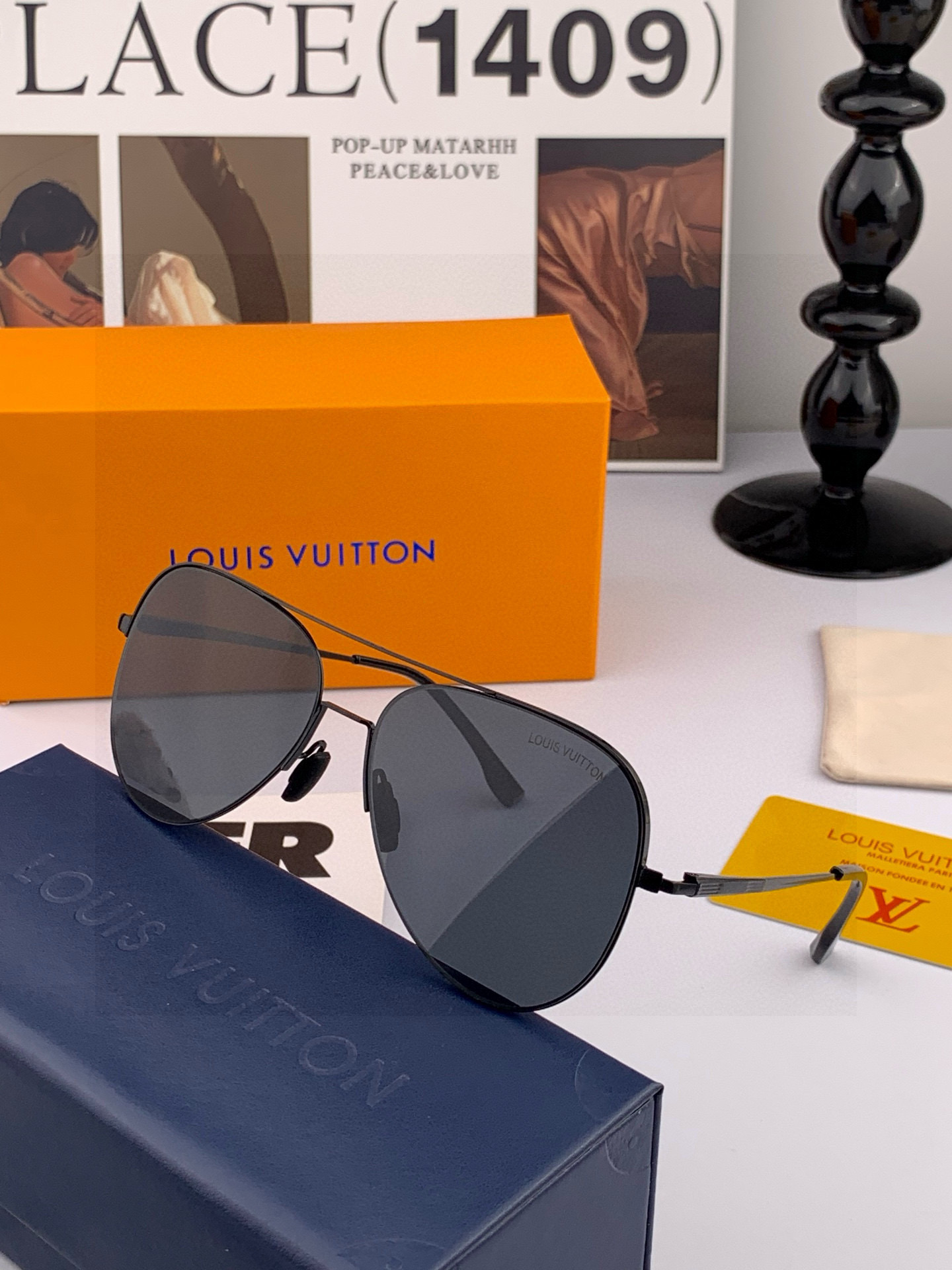 LV 男款炫彩飞行员偏光太阳镜 ❤️材质：高清尼龙加厚卡槽高清偏光镜片 🌹无边框镜架💕颜👍型号：L589