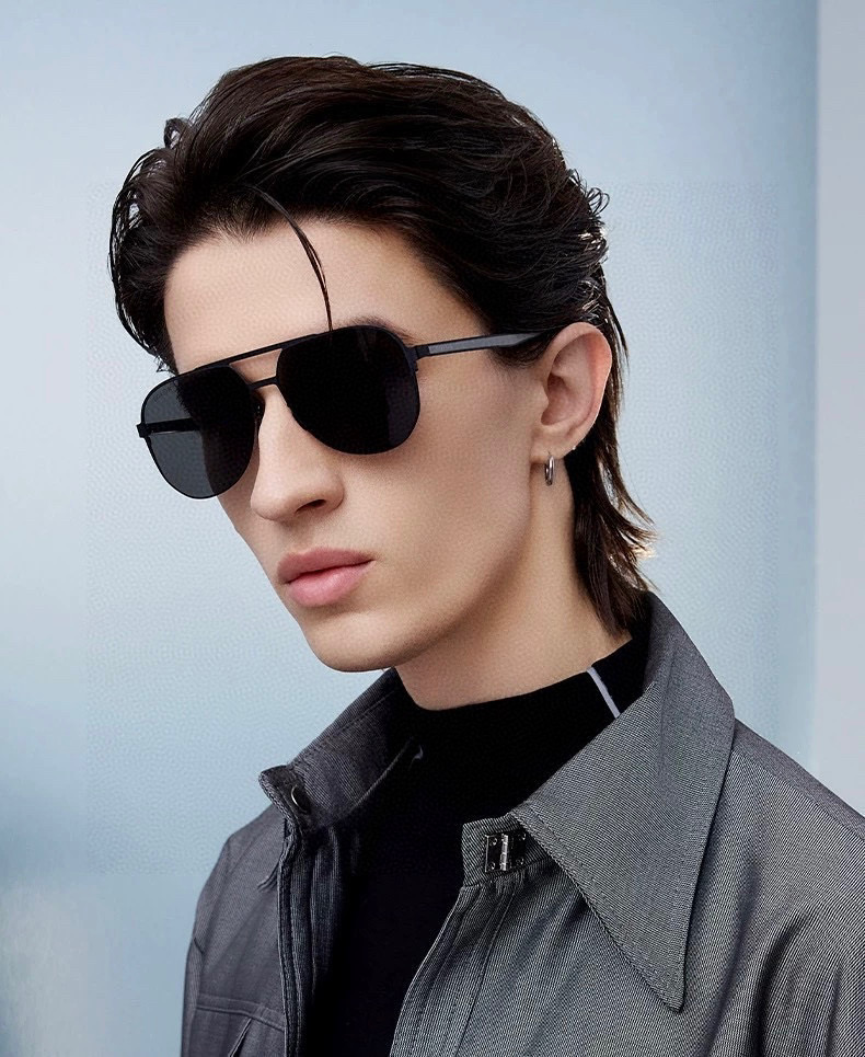 LV 男款炫彩飞行员偏光太阳镜 ❤️材质：高清尼龙加厚卡槽高清偏光镜片 🌹无边框镜架💕颜👍型号：L522