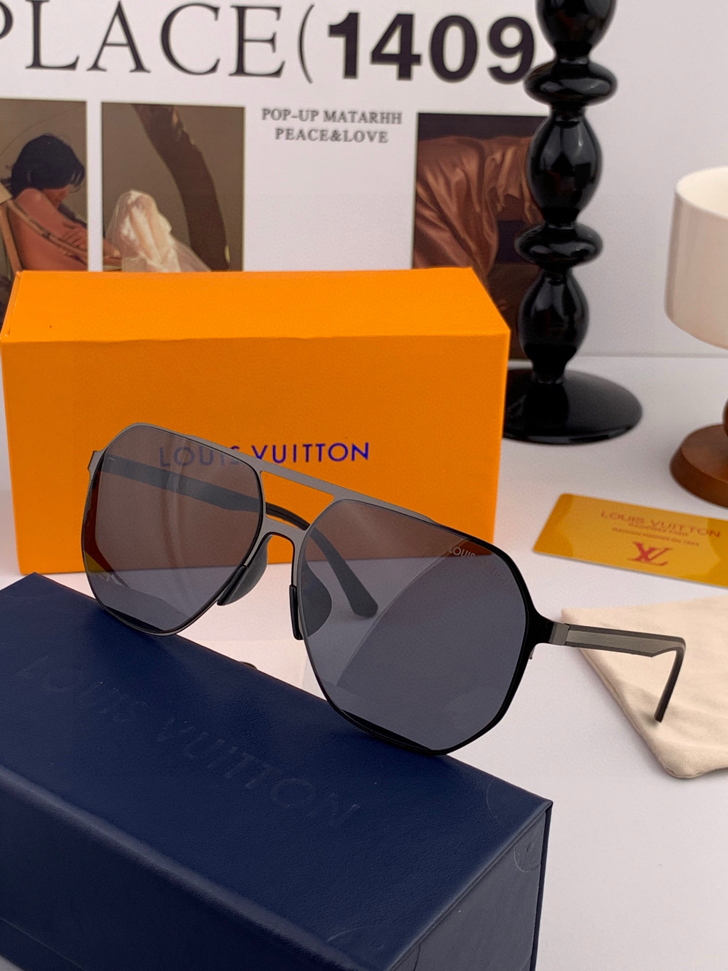 LV 男款炫彩飞行员偏光太阳镜 ❤️材质：高清尼龙加厚卡槽高清偏光镜片 🌹无边框镜架💕颜👍型号：L325