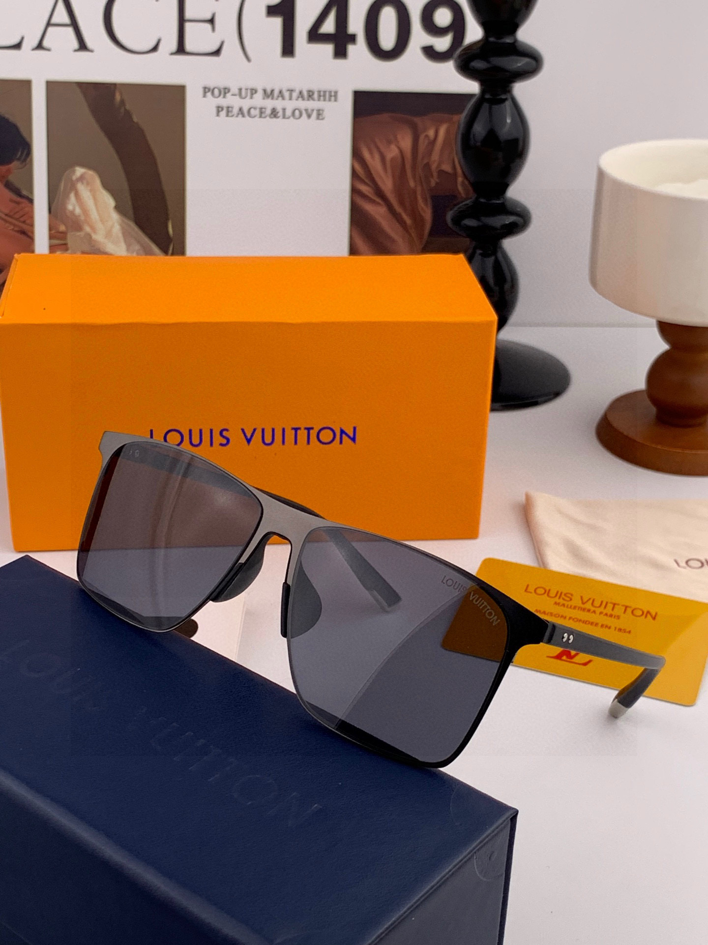 LV 男款炫彩飞行员偏光太阳镜 ❤️材质：高清尼龙加厚卡槽高清偏光镜片 🌹无边框镜架💕颜👍型号：L125