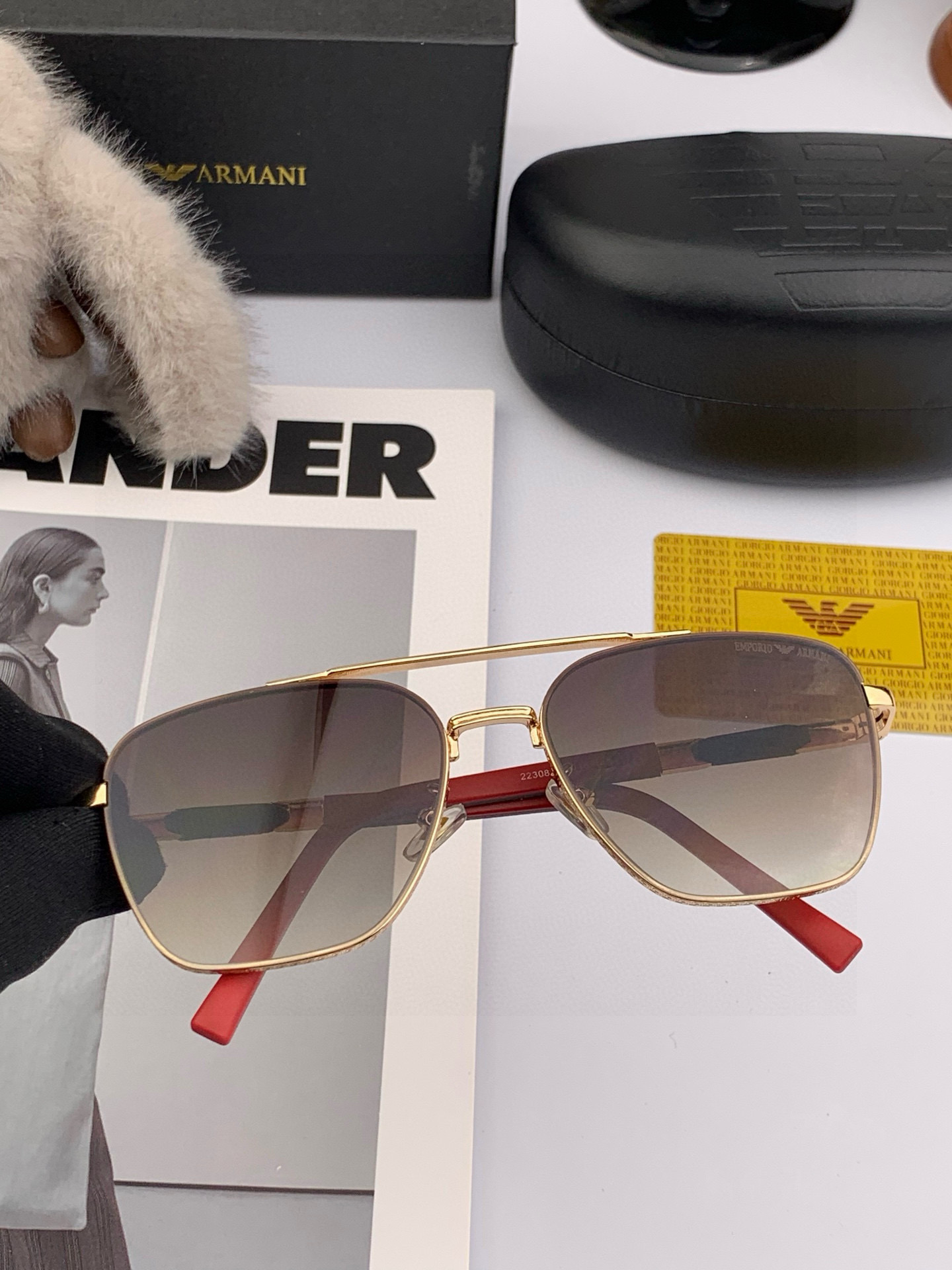 【阿玛尼】2025新款超百搭金属太阳镜、造型轮廓超大镜框完美修饰脸型，时尚超级百搭 ！型号：A82230