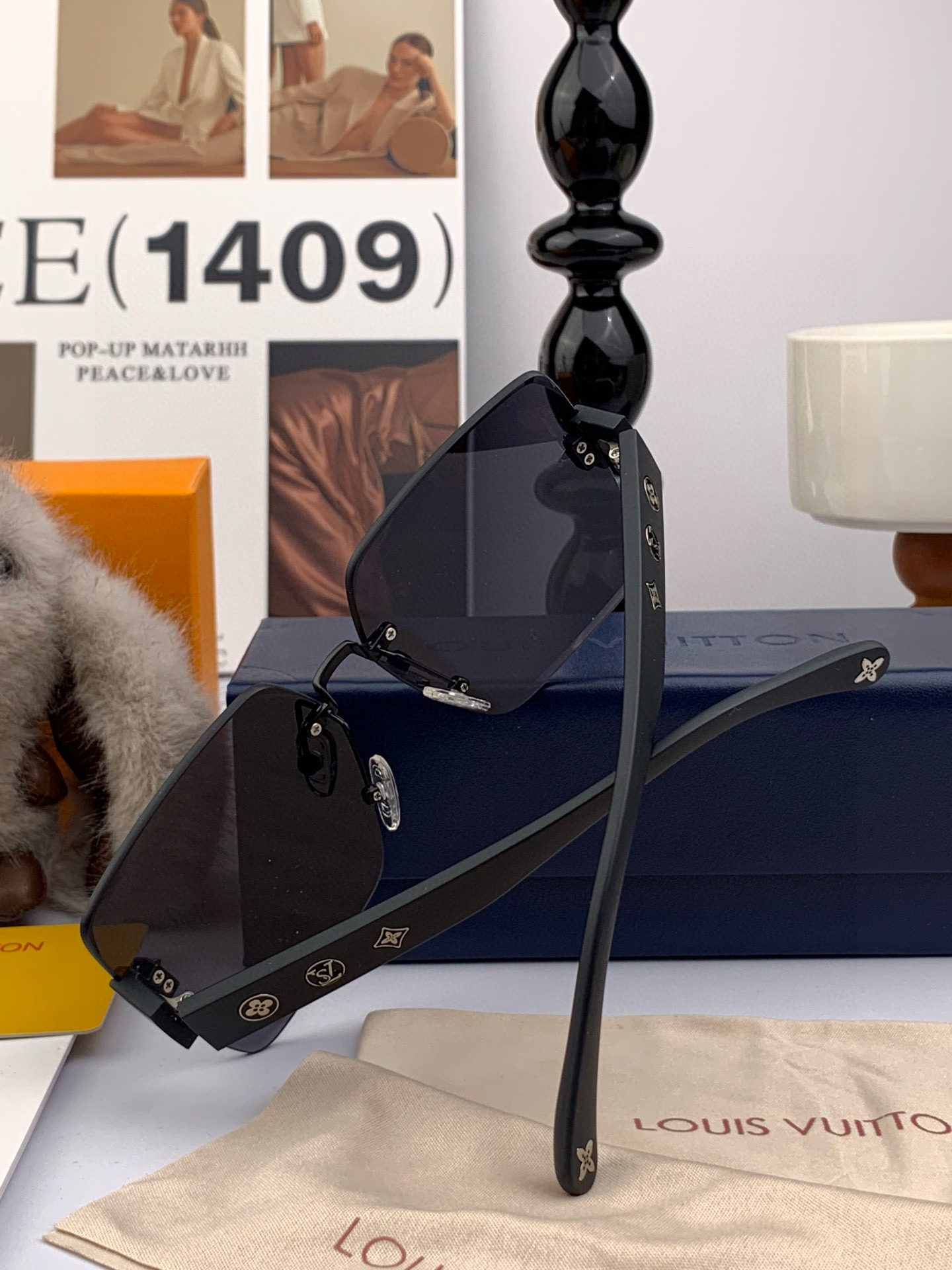 lv大框太阳镜墨镜经典的方框设计，不挑脸型，无论搭配大衣还是连衣裙都非常显气质预防紫外线 型号：L597