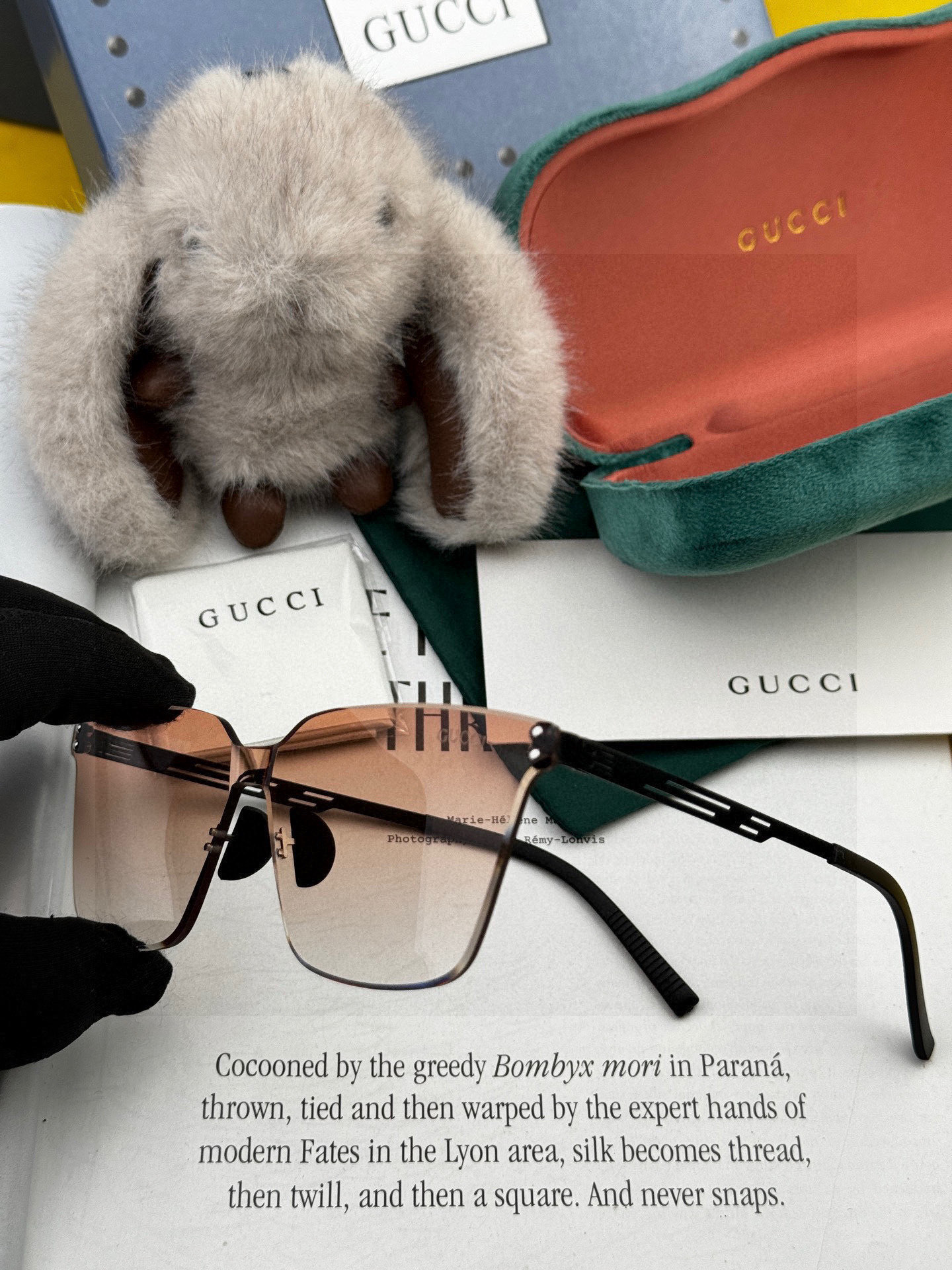 GUCC* 2025 新款男女情侣款太阳iP电镀永不褪色 卖点：超轻超有弹性整幅眼镜无螺丝重要的是压不坏