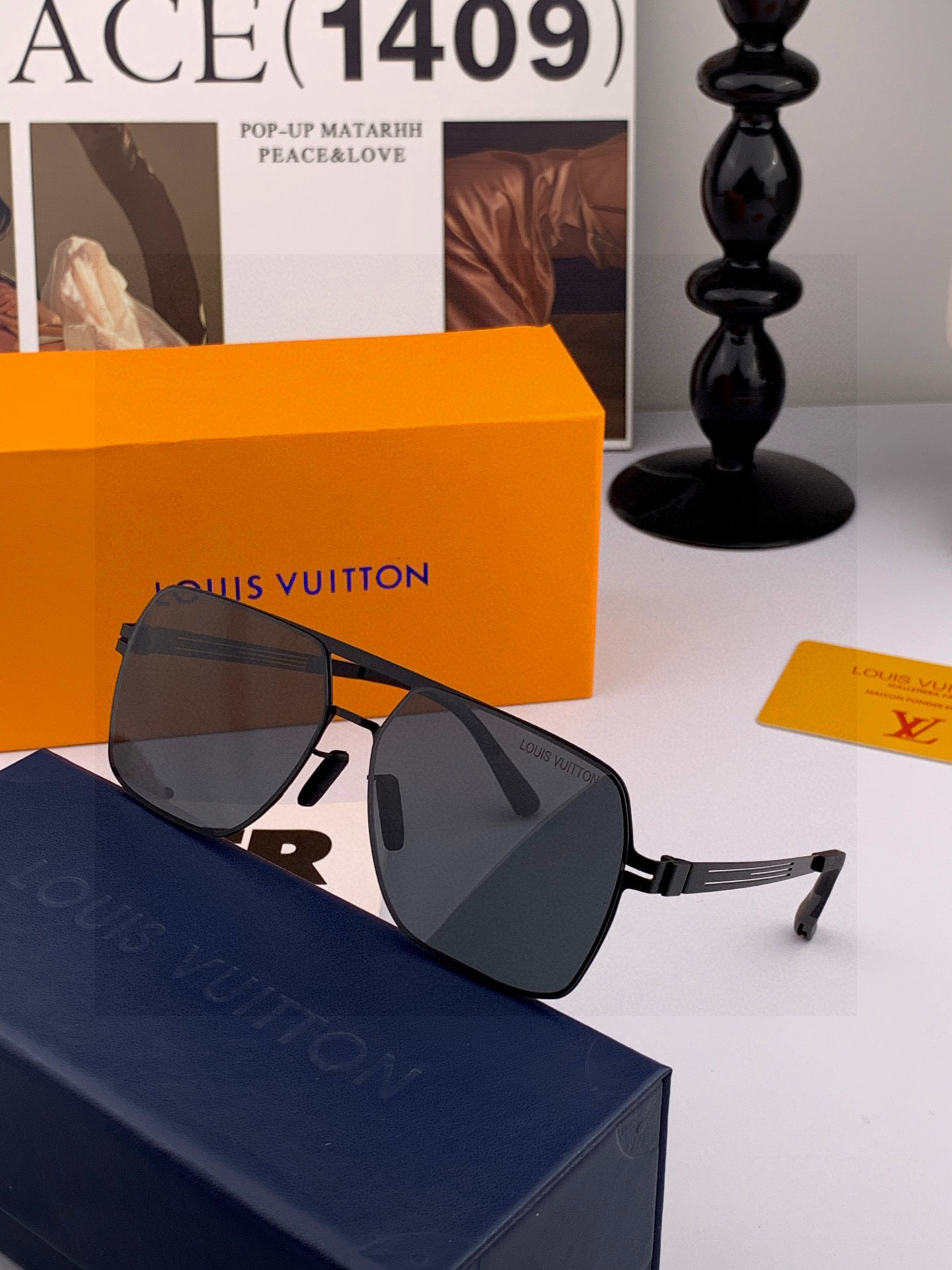 ♦️LV 2025新款男女情侣款太阳镜多边形墨镜iP电镀永不褪色 超轻超有弹性整幅眼镜无螺丝重要的是压不