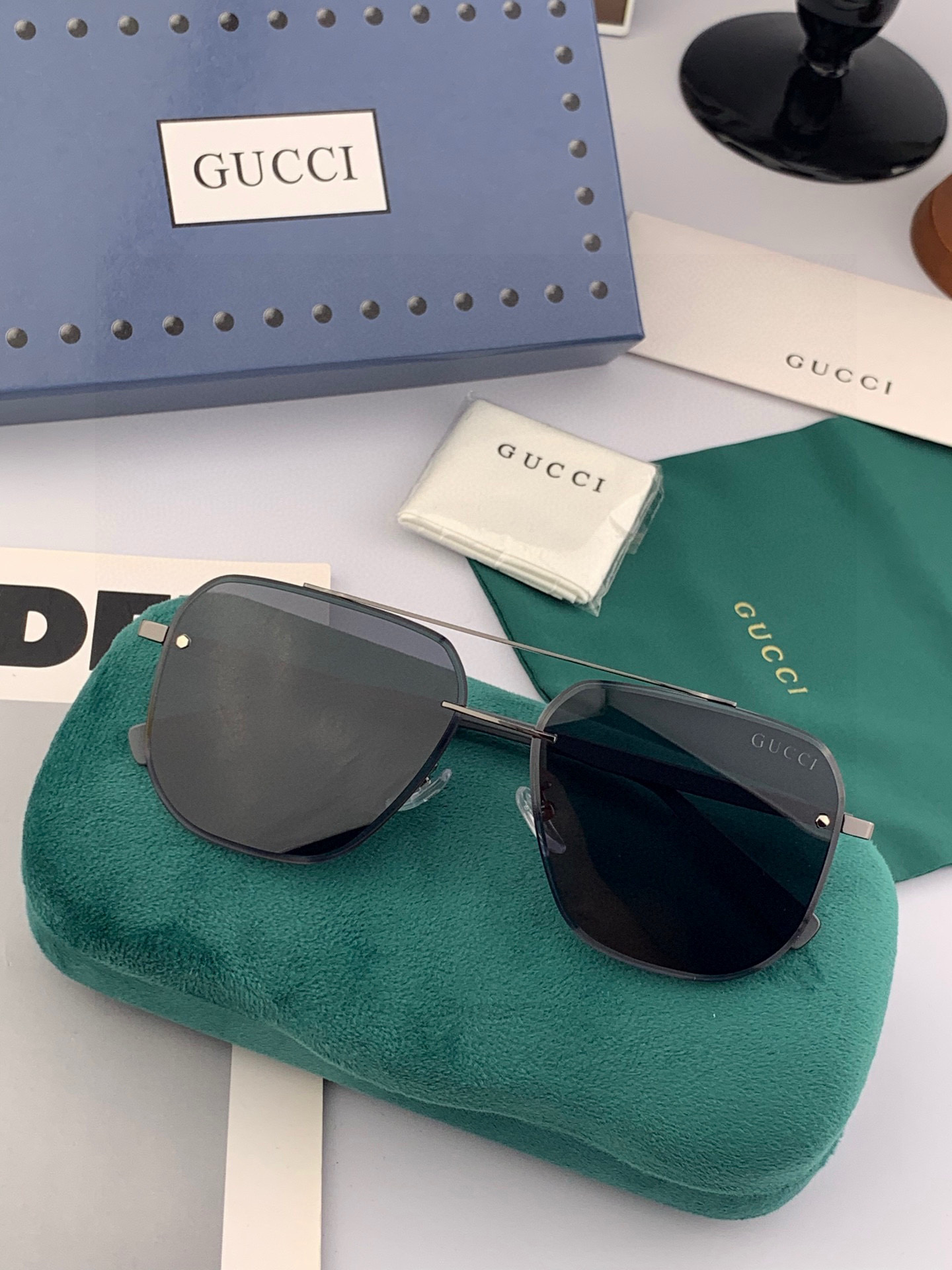 GUCCI 男款炫彩飞行员偏光太阳镜 ❤️材质：高清尼龙加厚卡槽高清偏光镜片 🌹无边框镜架💕颜 型号：G