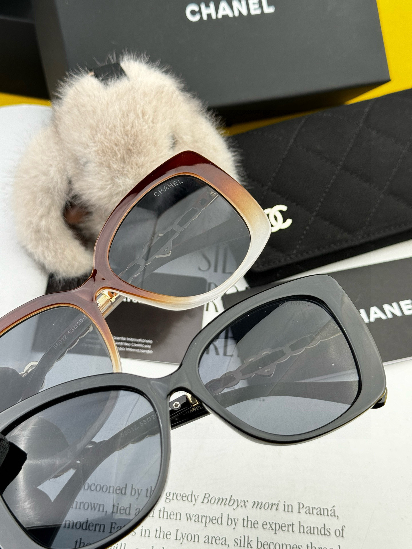 Chanel太阳镜墨镜 经典的方框设计，不挑脸型，无论搭配大衣还是连衣裙都非常显气质太阳镜预防紫外线 型