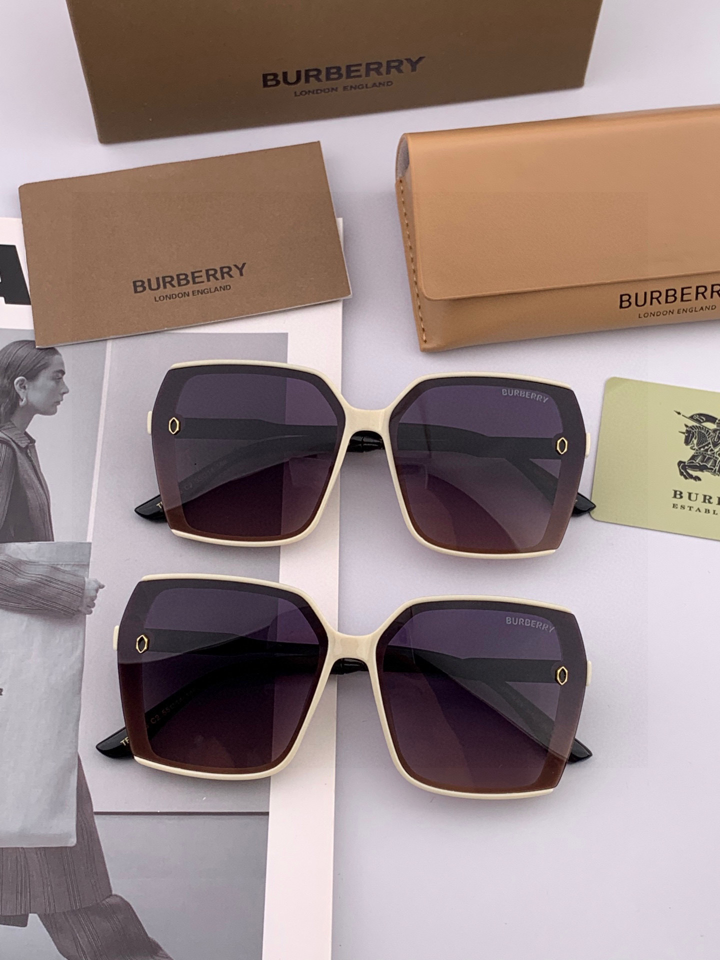 【偏光系列太阳镜】🎈原版出货 巴宝莉网红超爆款💙经典奢华全球风[强][酷][亲亲] 时尚方框太阳镜[得意