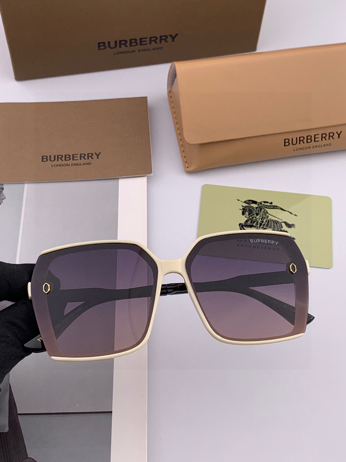 【偏光系列太阳镜】🎈原版出货 巴宝莉网红超爆款💙经典奢华全球风[强][酷][亲亲] 时尚方框太阳镜[得意