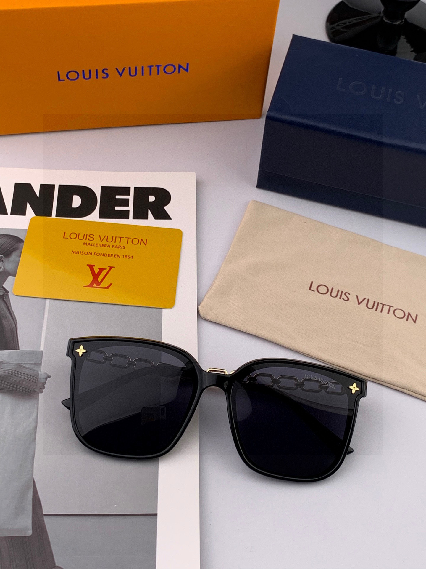 🔺LV🔻2025早春新款，众多明星同款[色]LV‼️‼️新款大框墨镜 ，🌈🌈宝丽来超清太阳镜🔝🔝型号：L