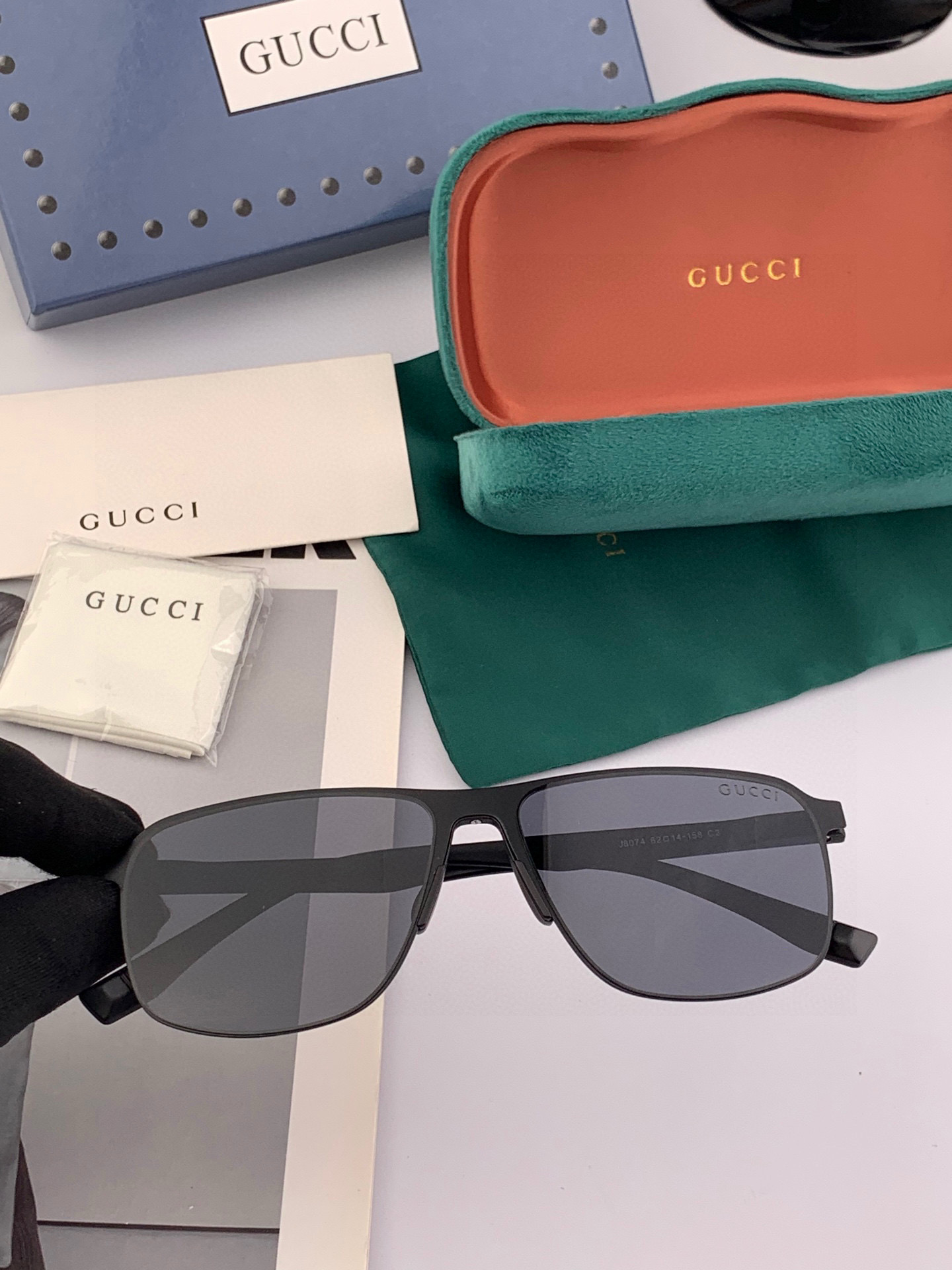 GUCCI 男款炫彩飞行员偏光太阳镜 ❤️材质：高清尼龙加厚卡槽高清偏光镜片 🌹无边框镜架💕颜👍型号：G