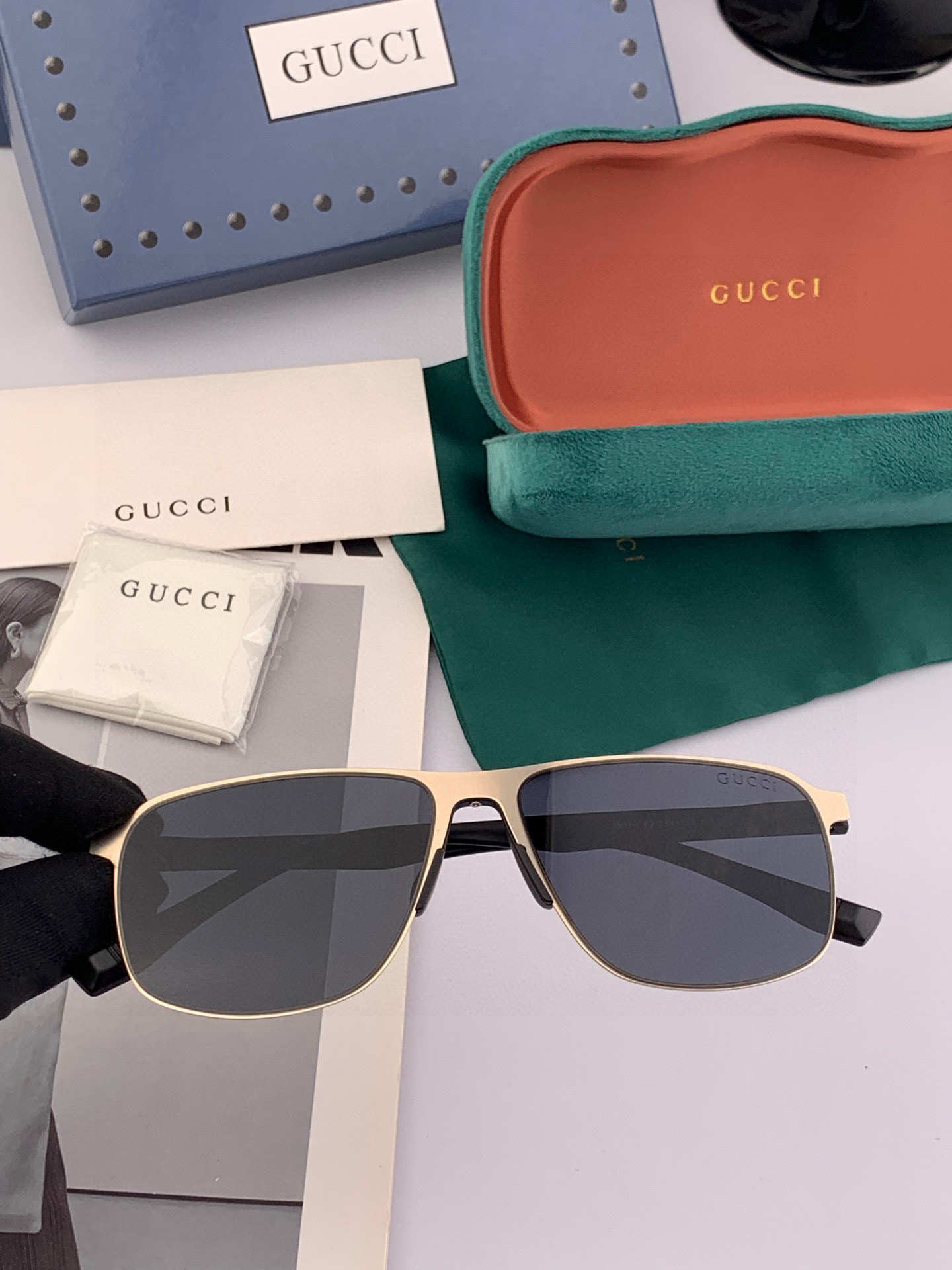 GUCCI 男款炫彩飞行员偏光太阳镜 ❤️材质：高清尼龙加厚卡槽高清偏光镜片 🌹无边框镜架💕颜👍型号：G