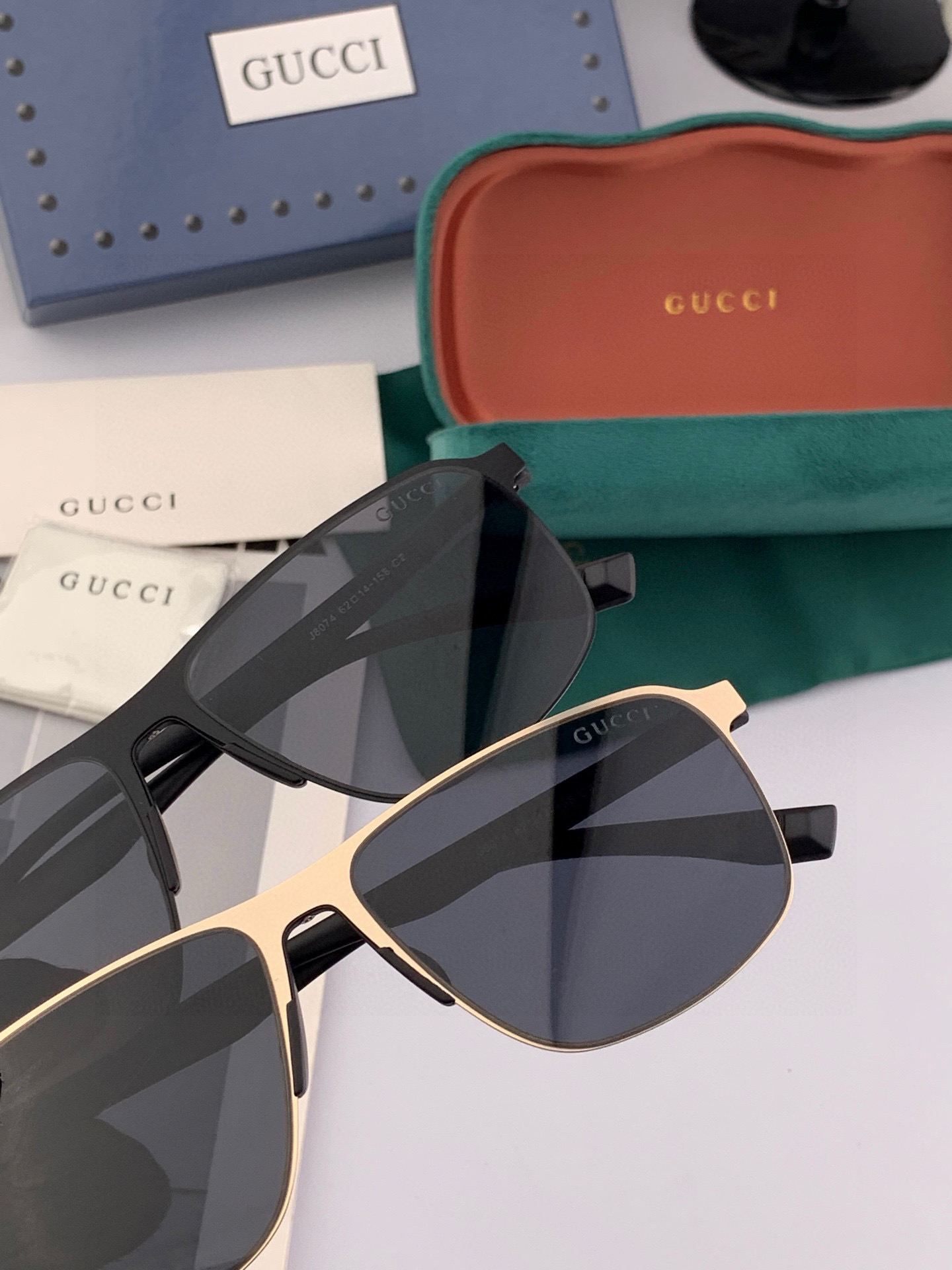 GUCCI 男款炫彩飞行员偏光太阳镜 ❤️材质：高清尼龙加厚卡槽高清偏光镜片 🌹无边框镜架💕颜👍型号：G