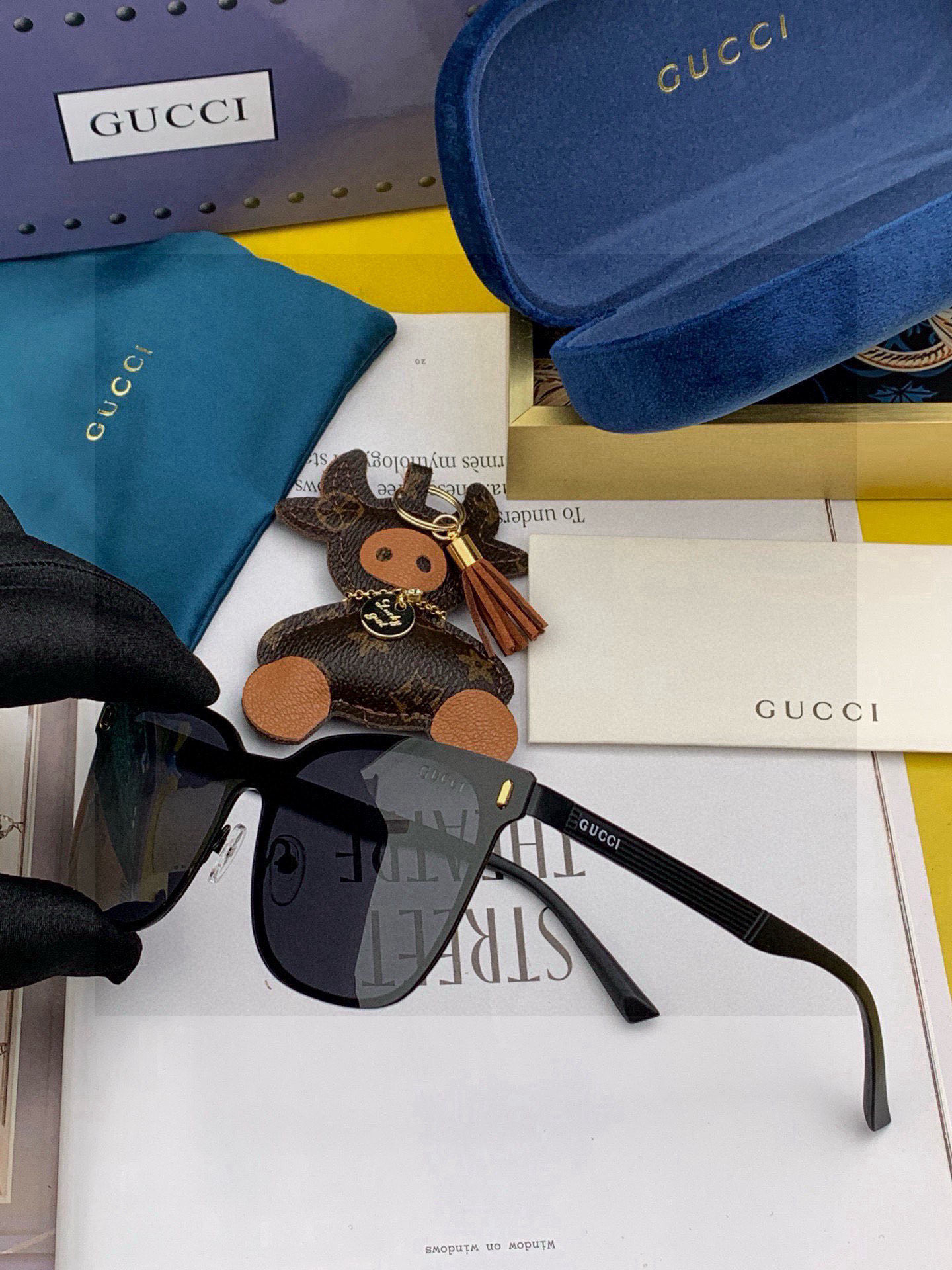 Gucci古奇 新款连体驶驾镜墨镜出行必众备多明星同款 太阳镜 男女太士阳镜飞行 型号：G075