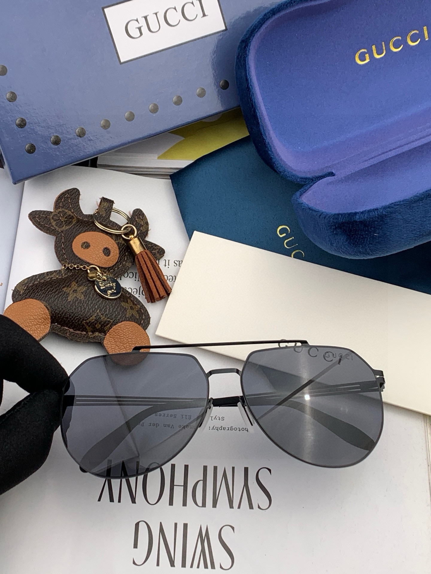 ♦️ GUCCI 2025新款男女情侣款太阳镜iP电镀永不褪色 超轻超有弹性整幅眼镜无螺丝重要的是压不坏