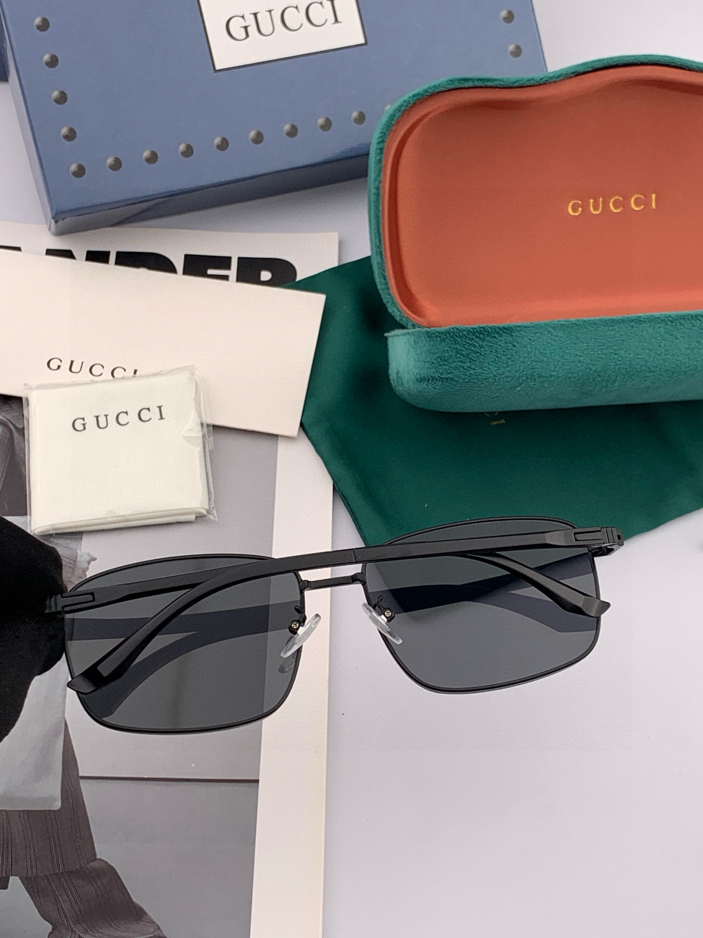 GUCCI 男款炫彩飞行员偏光太阳镜 ❤️材质：高清尼龙加厚卡槽高清偏光镜片 🌹无边框镜架💕颜👍型号：G