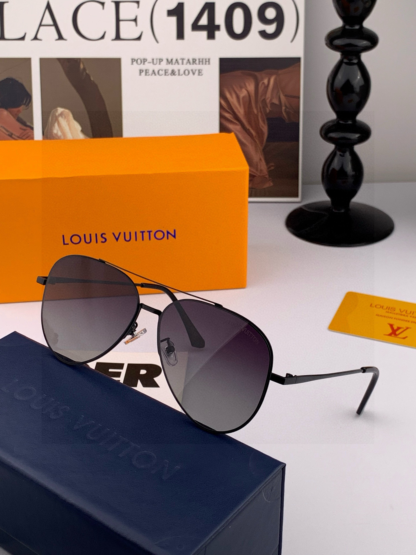 LV 男款炫彩飞行员偏光太阳镜 ❤️材质：高清尼龙加厚卡槽高清偏光镜片 🌹无边框镜架💕颜👍型号：L589