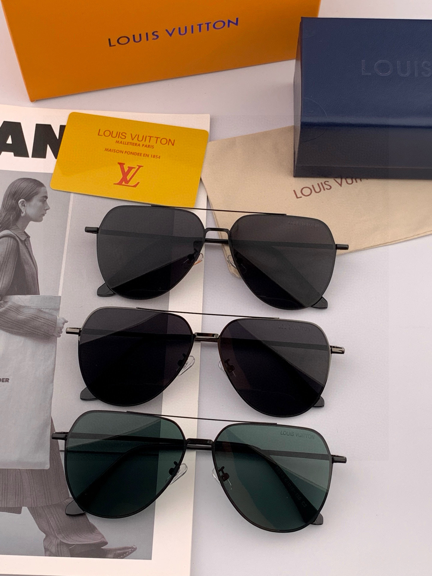 LV 男款炫彩飞行员偏光太阳镜 ❤️材质：高清尼龙加厚卡槽高清偏光镜片 🌹无边框镜架💕颜👍型号：L089