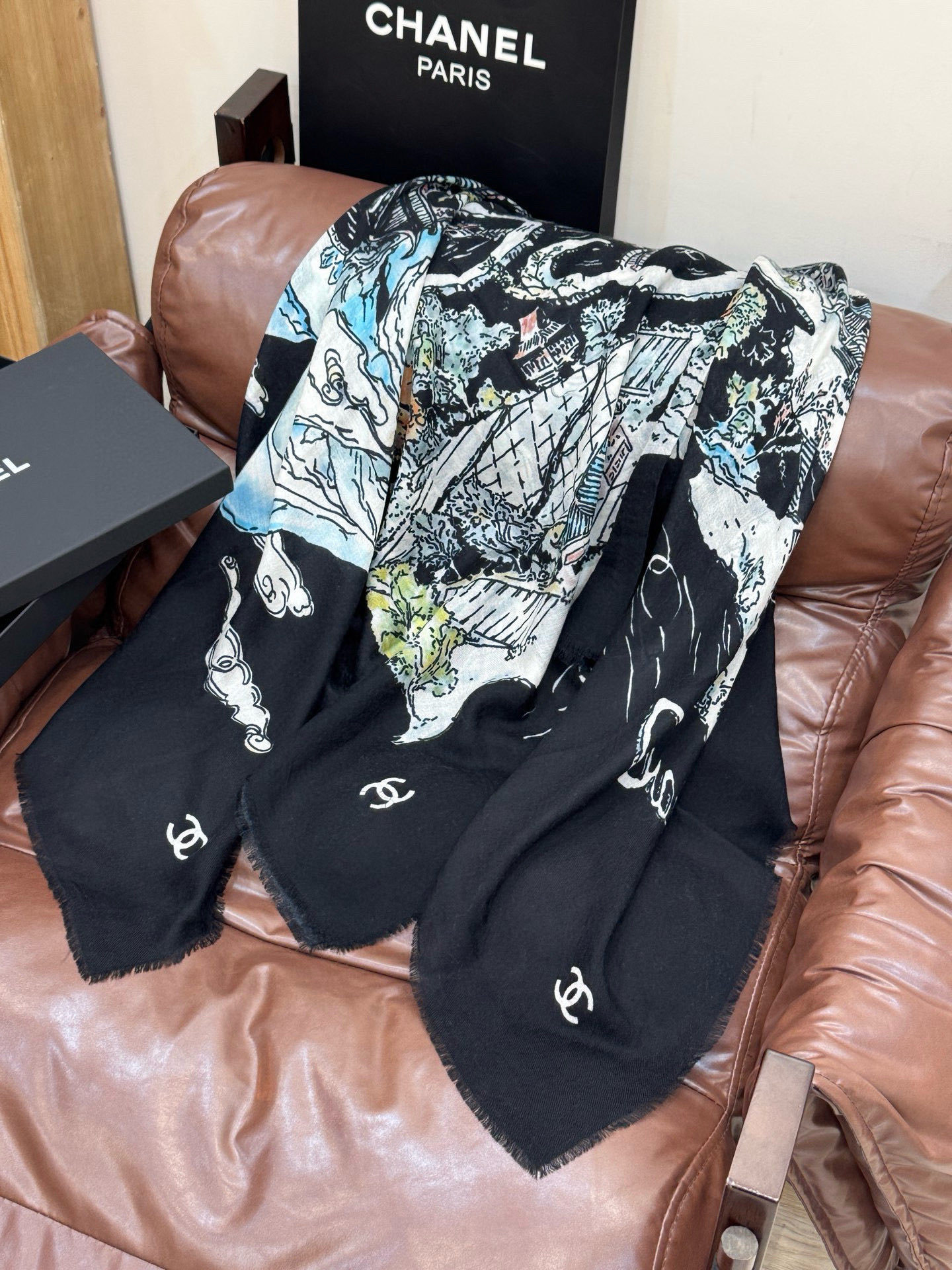 𝑪𝒉𝒂𝒏𝒆𝒍 • 25𝑪四季披肩!Size:140x140cm 100%羊绒轻盈柔软,亲肤舒适,四季皆宜