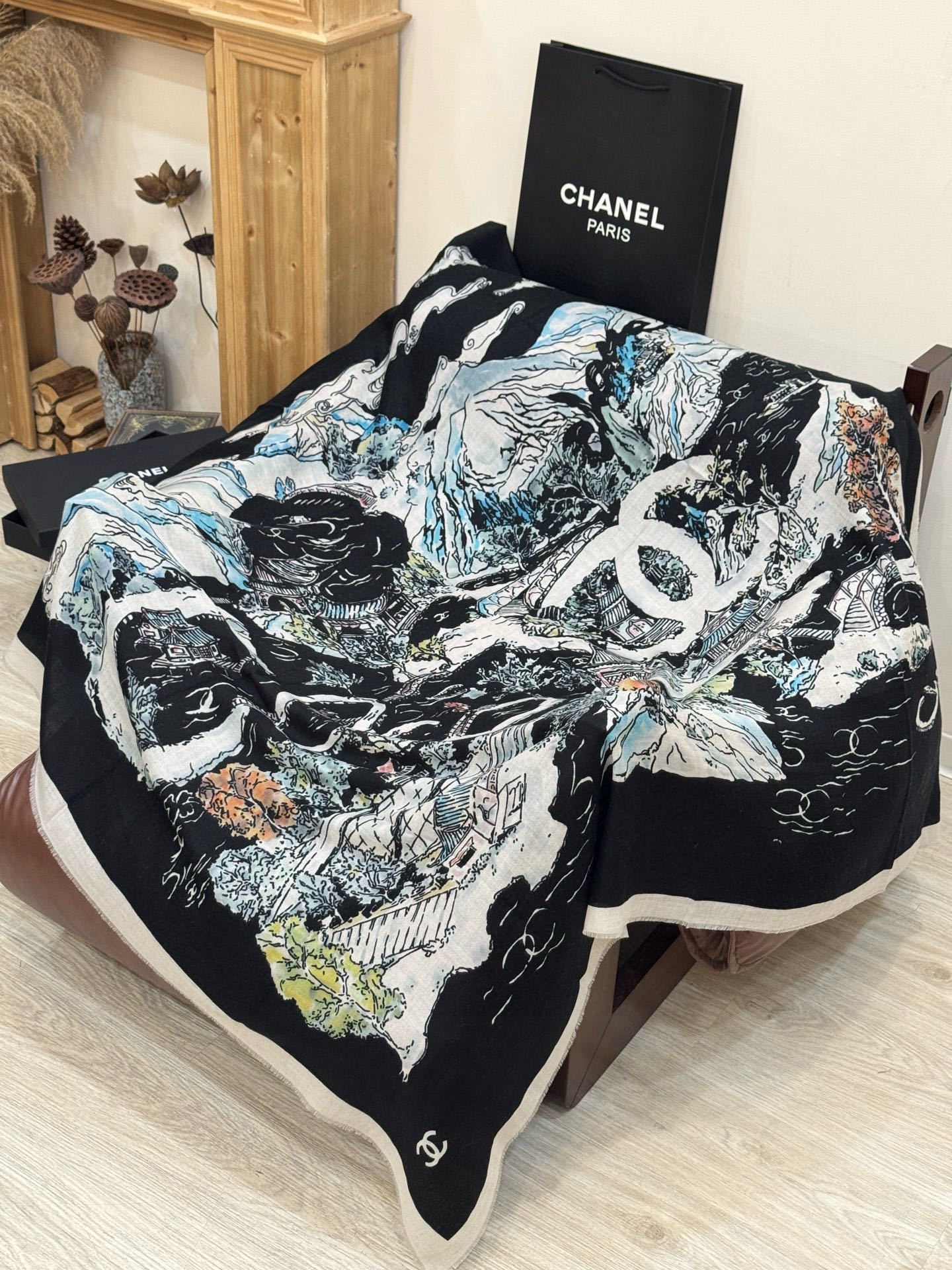 𝑪𝒉𝒂𝒏𝒆𝒍 • 25𝑪四季披肩!Size:140x140cm 100%羊绒轻盈柔软,亲肤舒适,四季皆宜